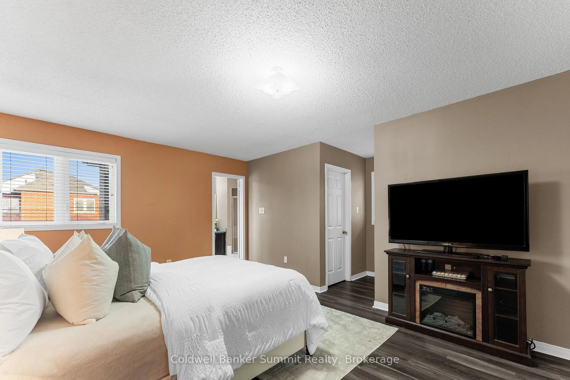 Photo 12 of 150 Laramie Crescent, Vaughan, Patterson — HOMEH