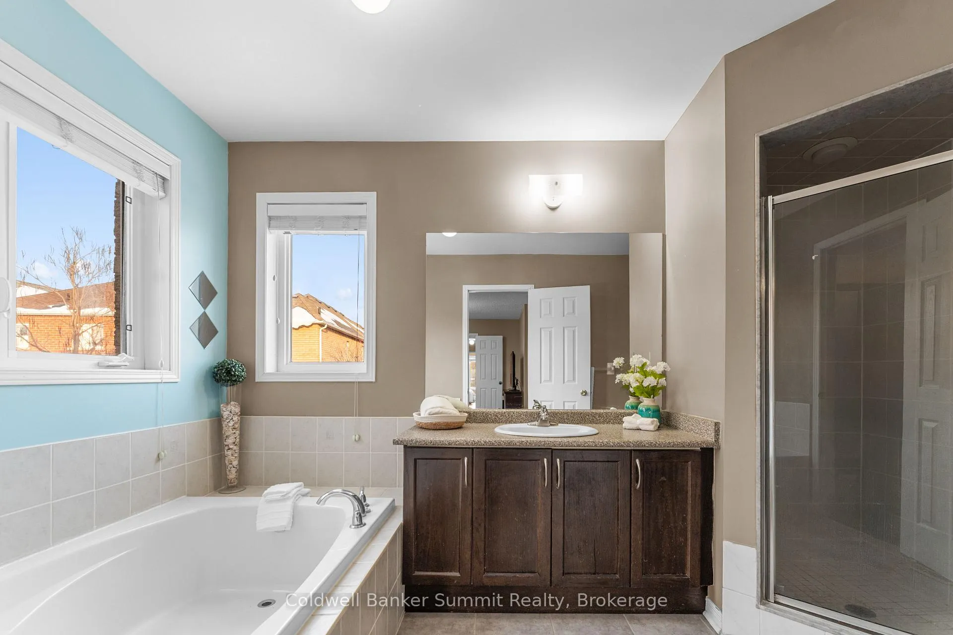 Photo 13 of 150 Laramie Crescent, Vaughan, Patterson — HOMEH
