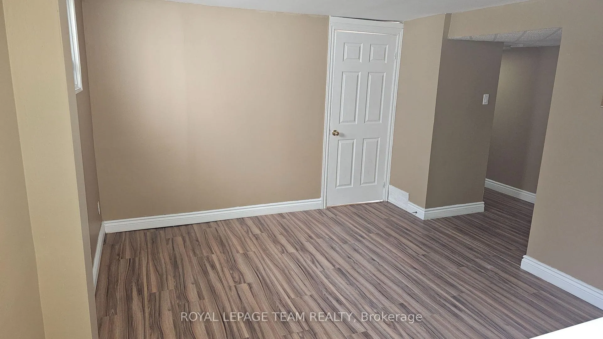 Photo 5 of Unit 1, 395 Peach Tree Lane, Ottawa, Viscount Alexander Park — HOMEH