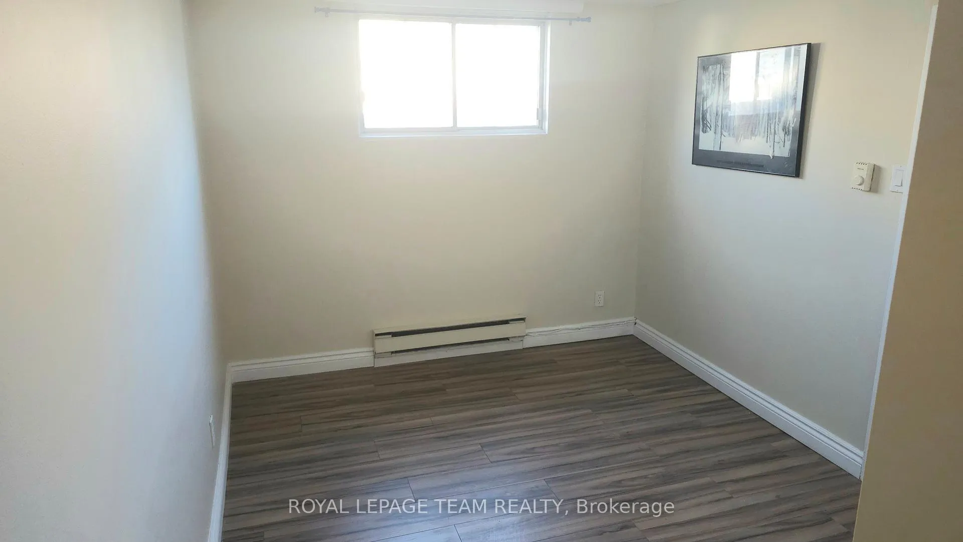 Photo 10 of Unit 1, 395 Peach Tree Lane, Ottawa, Viscount Alexander Park — HOMEH