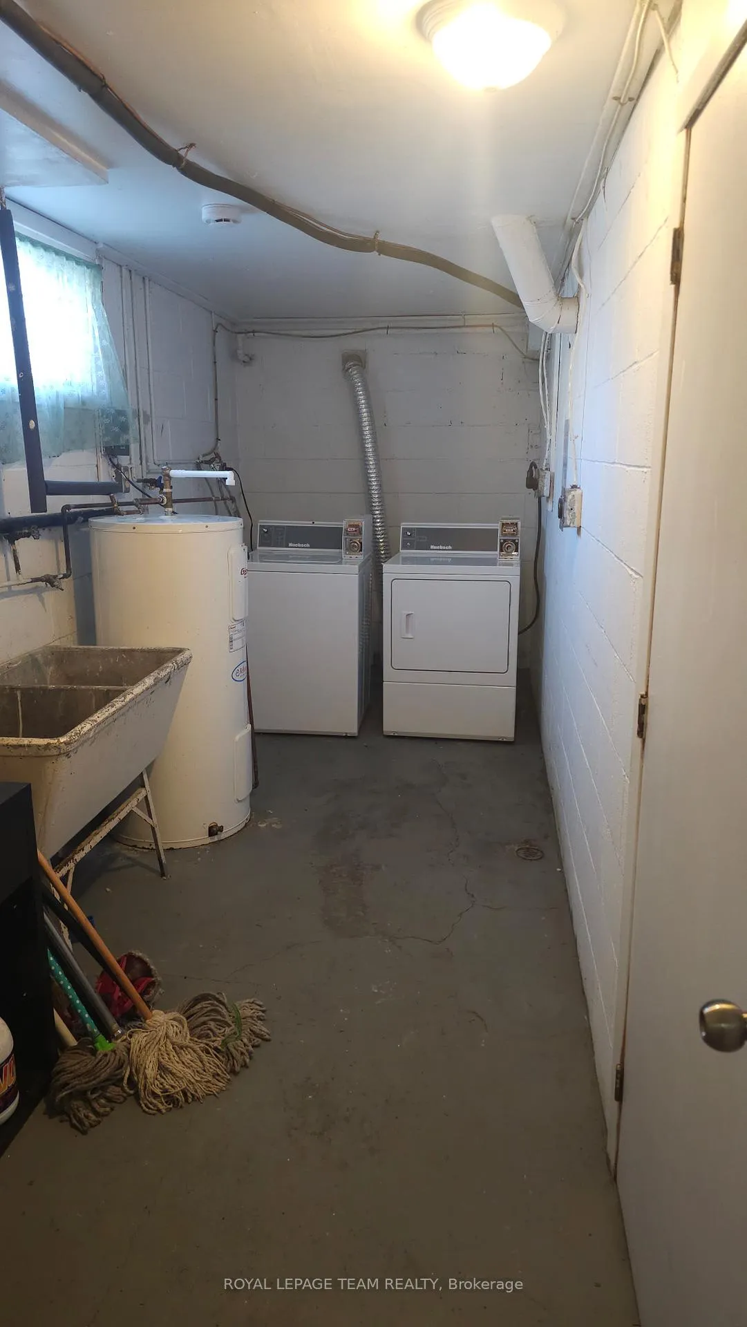 Photo 13 of Unit 1, 395 Peach Tree Lane, Ottawa, Viscount Alexander Park — HOMEH