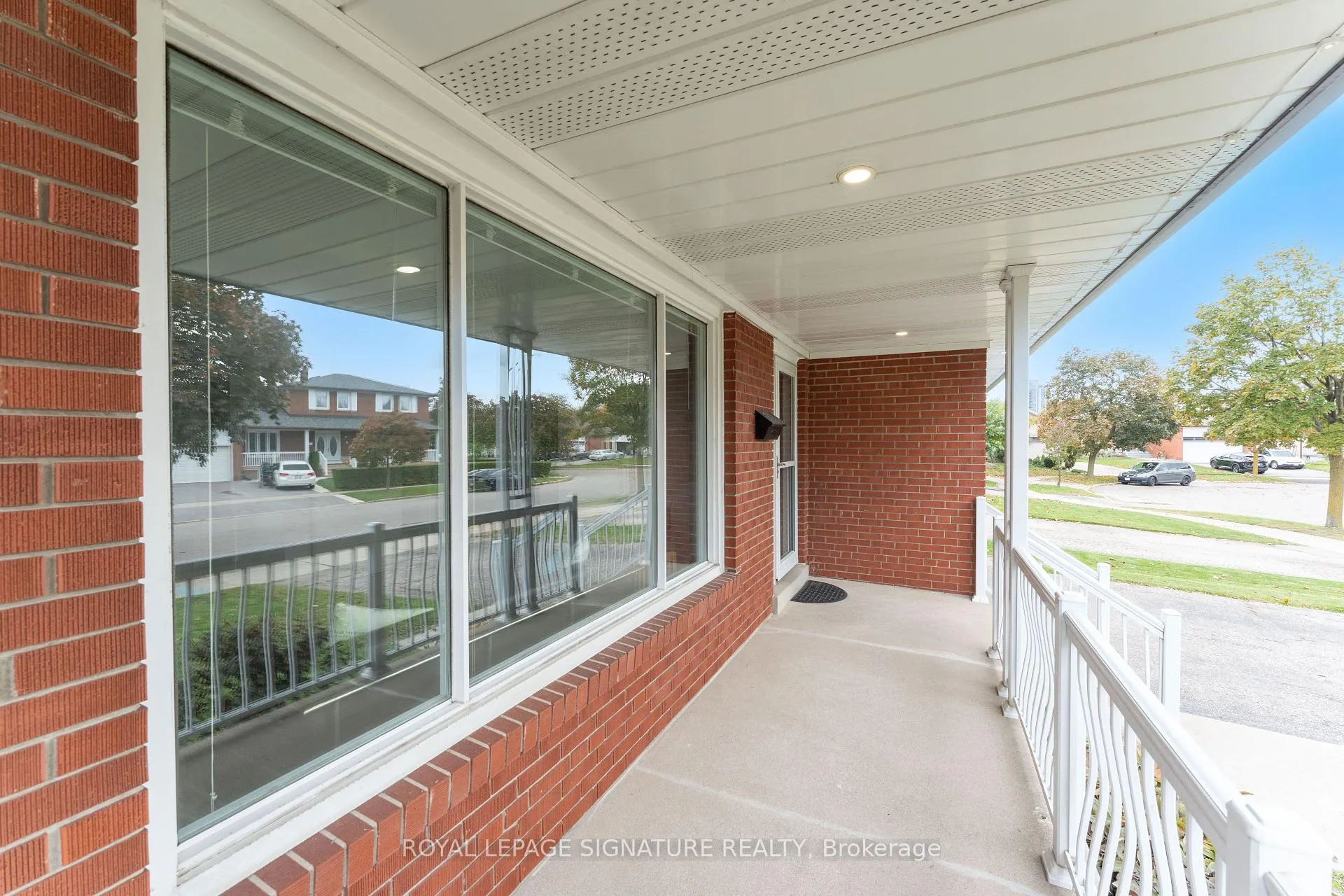 Photo 4 of 5 Westwynd Court, Etobicoke, Willowridge-Martingrove-Richview — HOMEH
