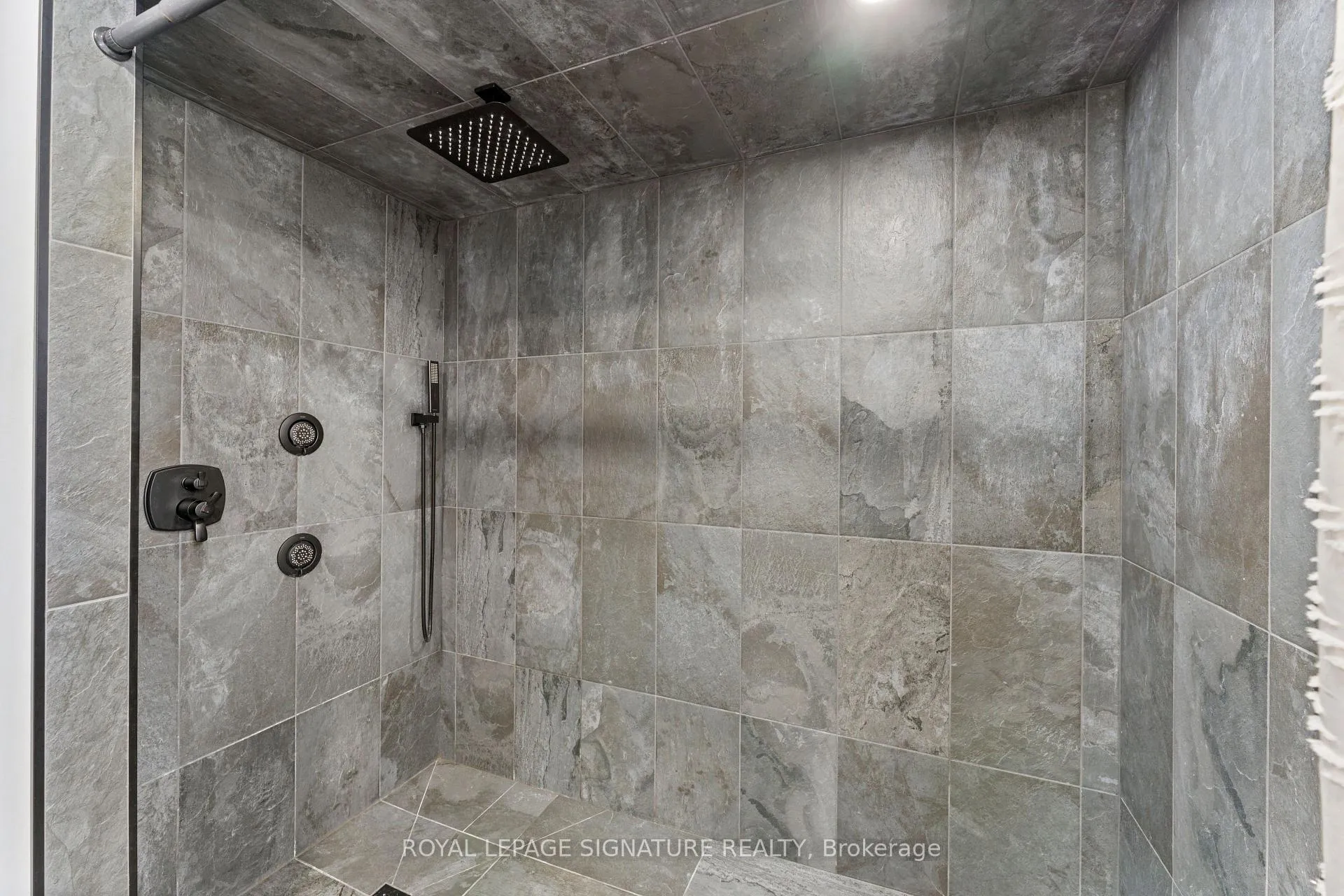 Photo 42 of 5 Westwynd Court, Etobicoke, Willowridge-Martingrove-Richview — HOMEH