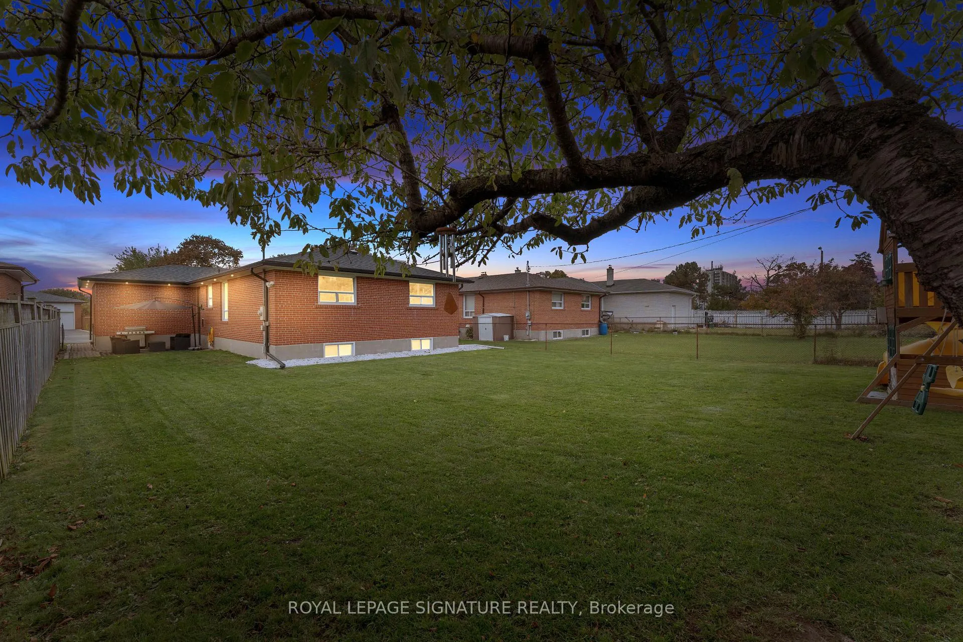 Photo 46 of 5 Westwynd Court, Etobicoke, Willowridge-Martingrove-Richview — HOMEH