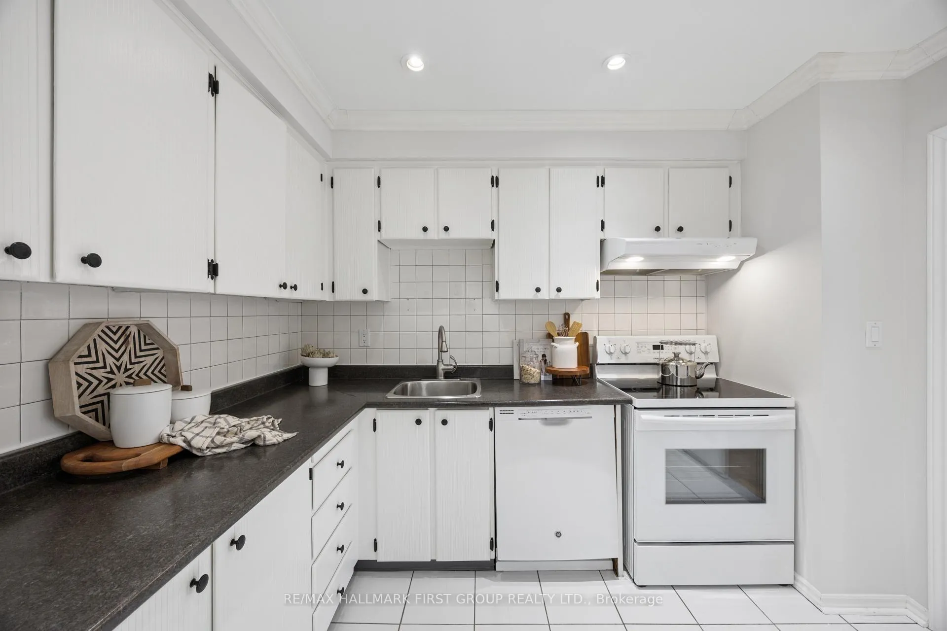 Photo 6 of Unit 29, 1330 Trowbridge Drive, Oshawa, Centennial — HOMEH