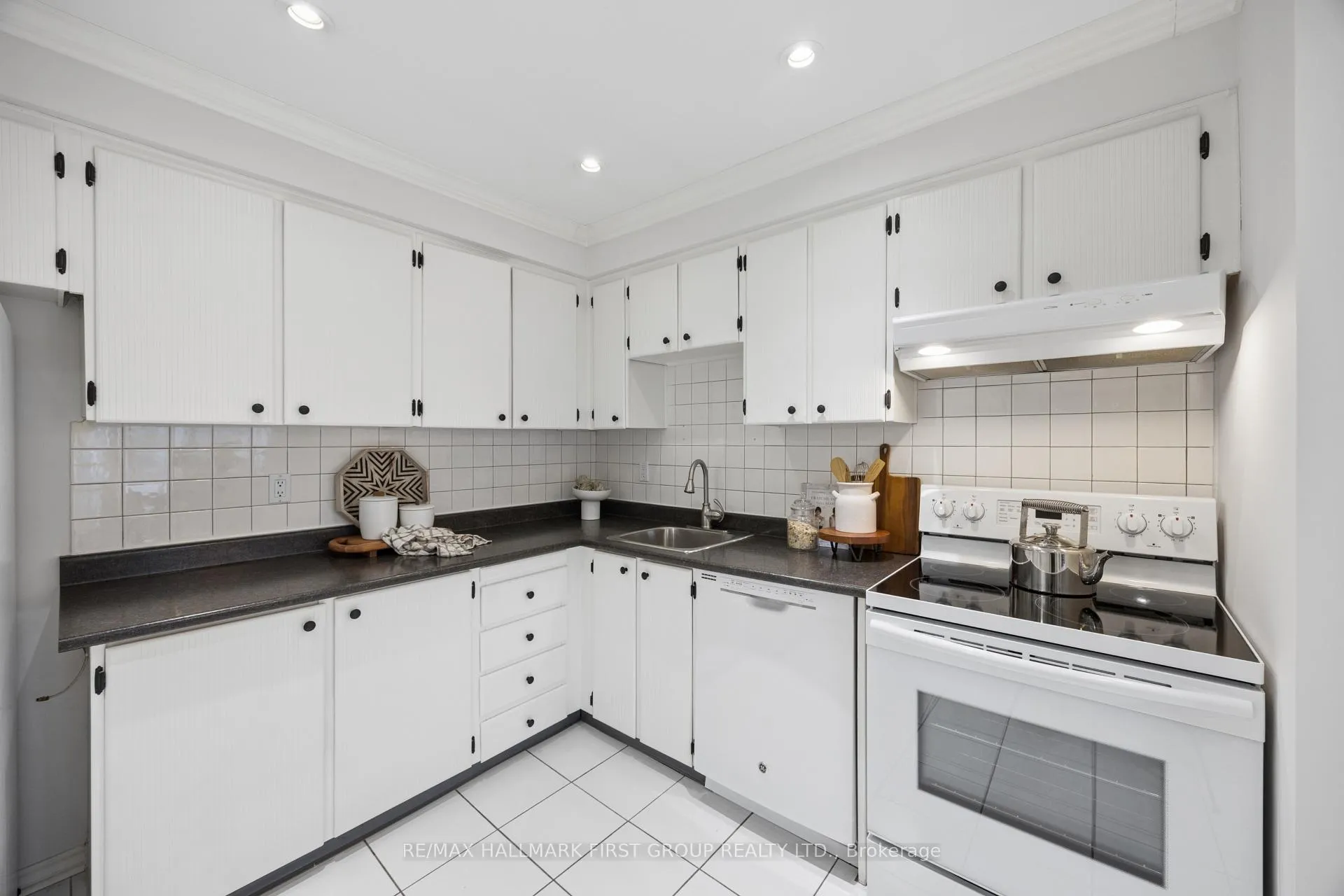 Photo 10 of Unit 29, 1330 Trowbridge Drive, Oshawa, Centennial — HOMEH
