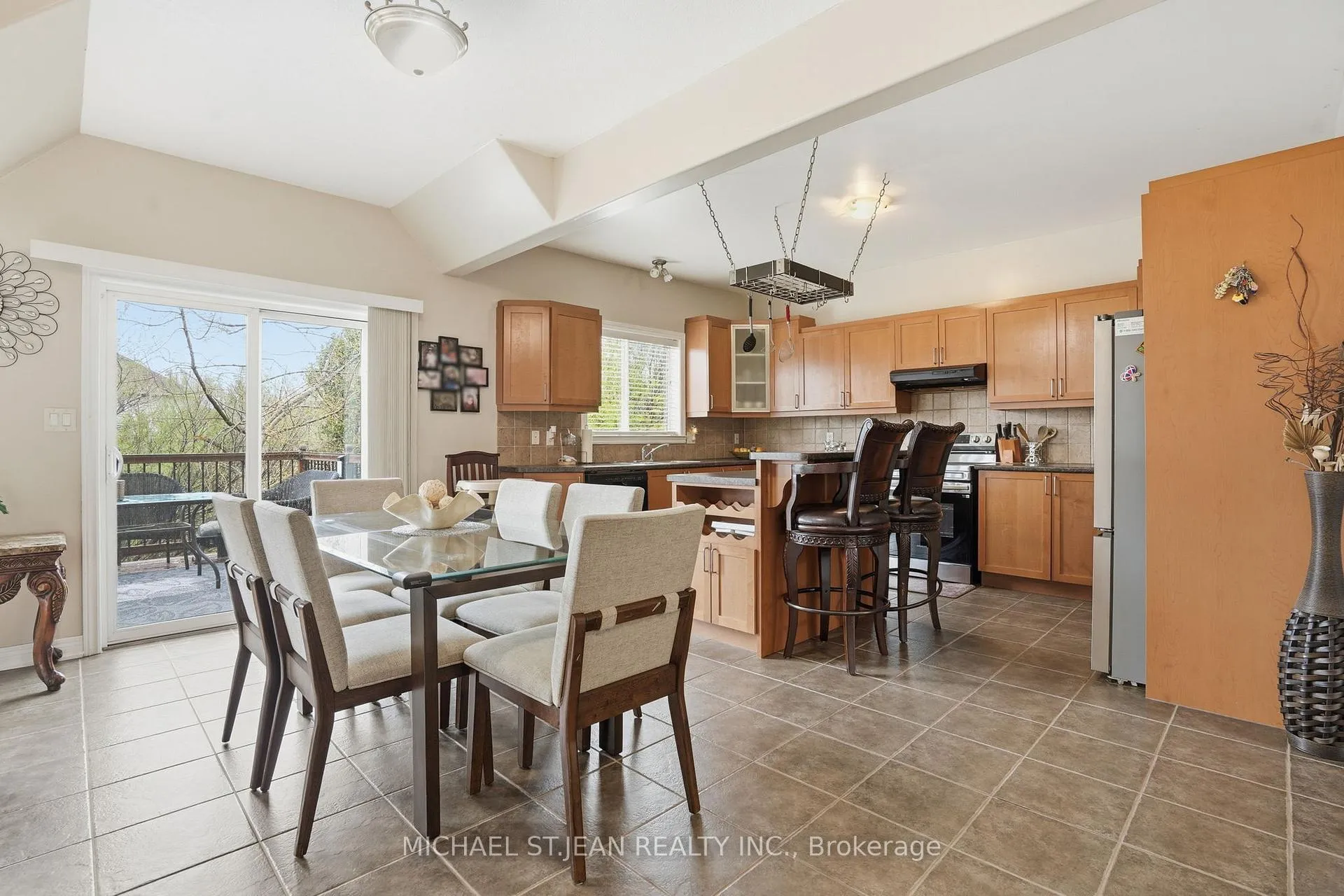 Photo 10 of 4301 Arejay Avenue, Lincoln, Lincoln Lake — HOMEH