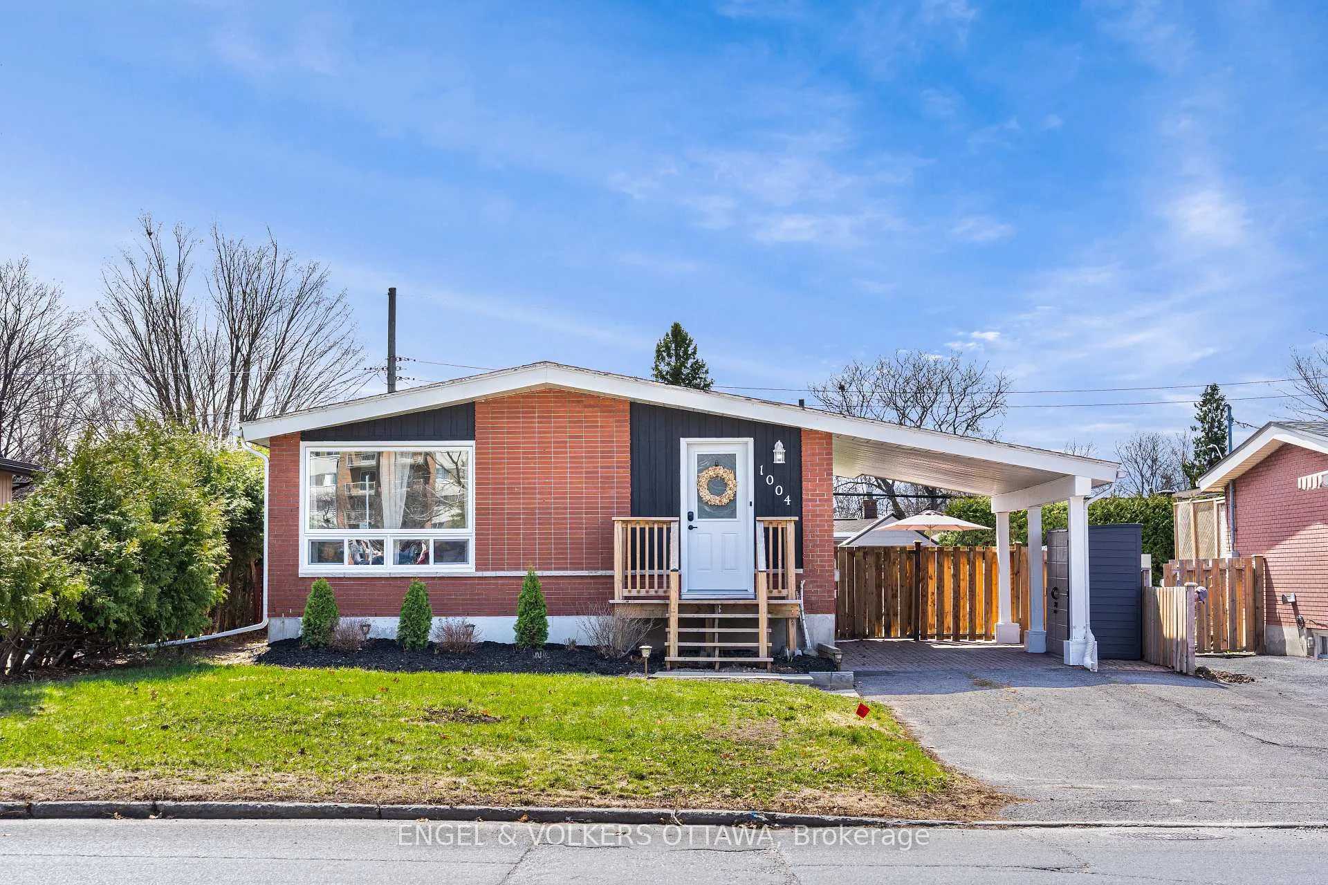Photo 1 of 1004 Pleasant Park Road, Ottawa, Elmvale Acres/Urbandale — HOMEH