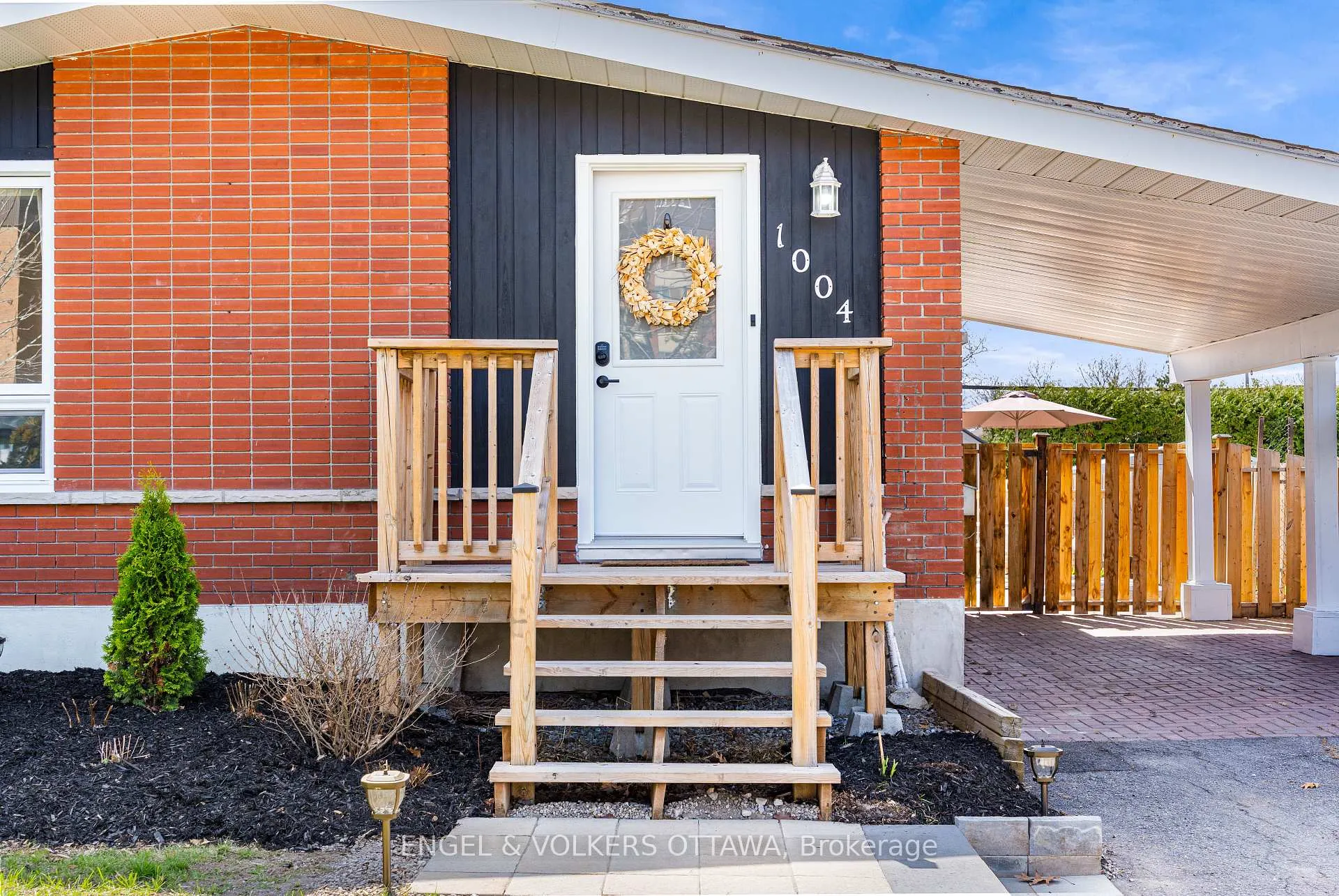 Photo 4 of 1004 Pleasant Park Road, Ottawa, Elmvale Acres/Urbandale — HOMEH