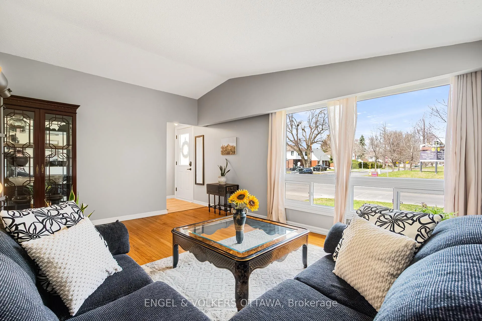 Photo 8 of 1004 Pleasant Park Road, Ottawa, Elmvale Acres/Urbandale — HOMEH