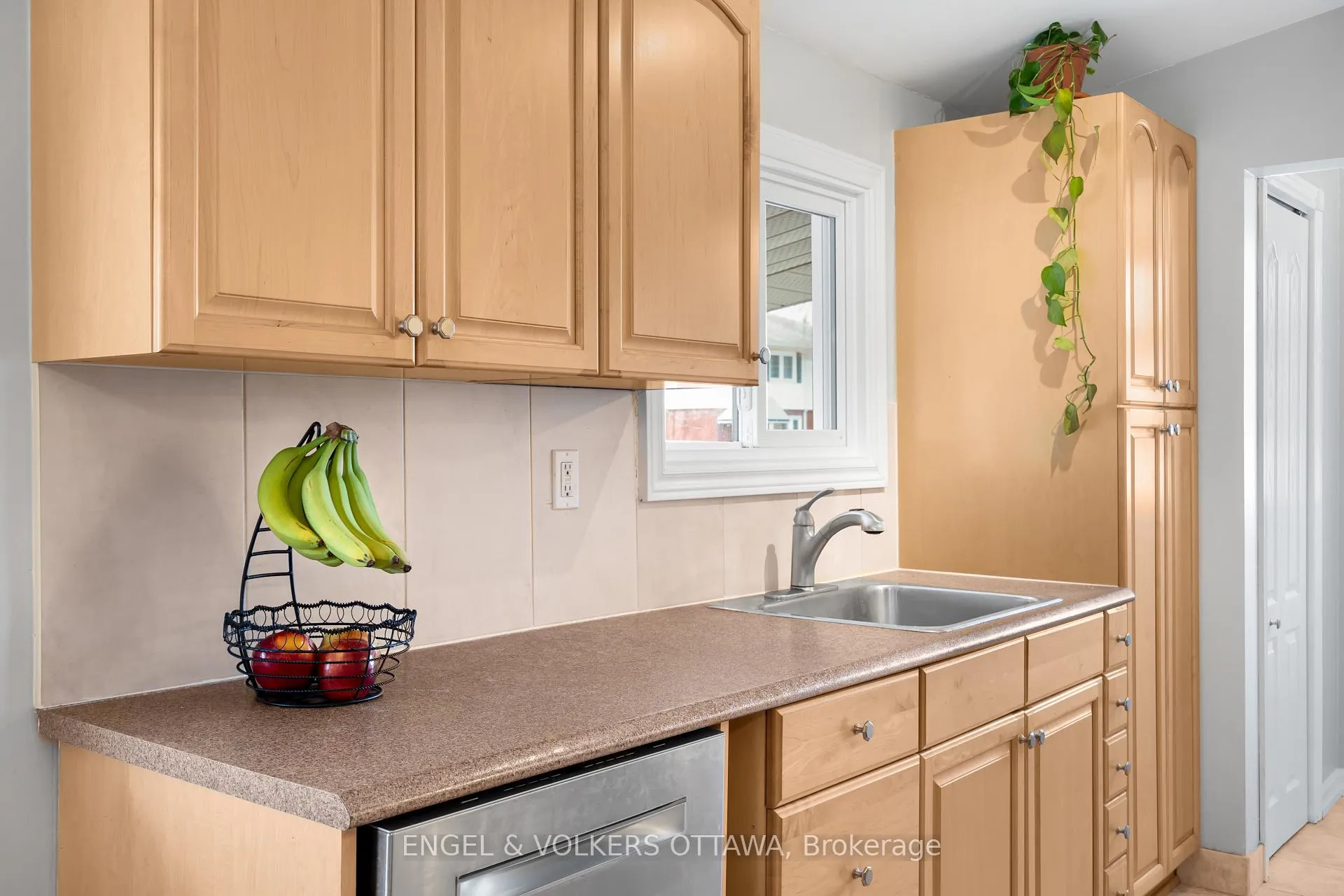 Photo 18 of 1004 Pleasant Park Road, Ottawa, Elmvale Acres/Urbandale — HOMEH