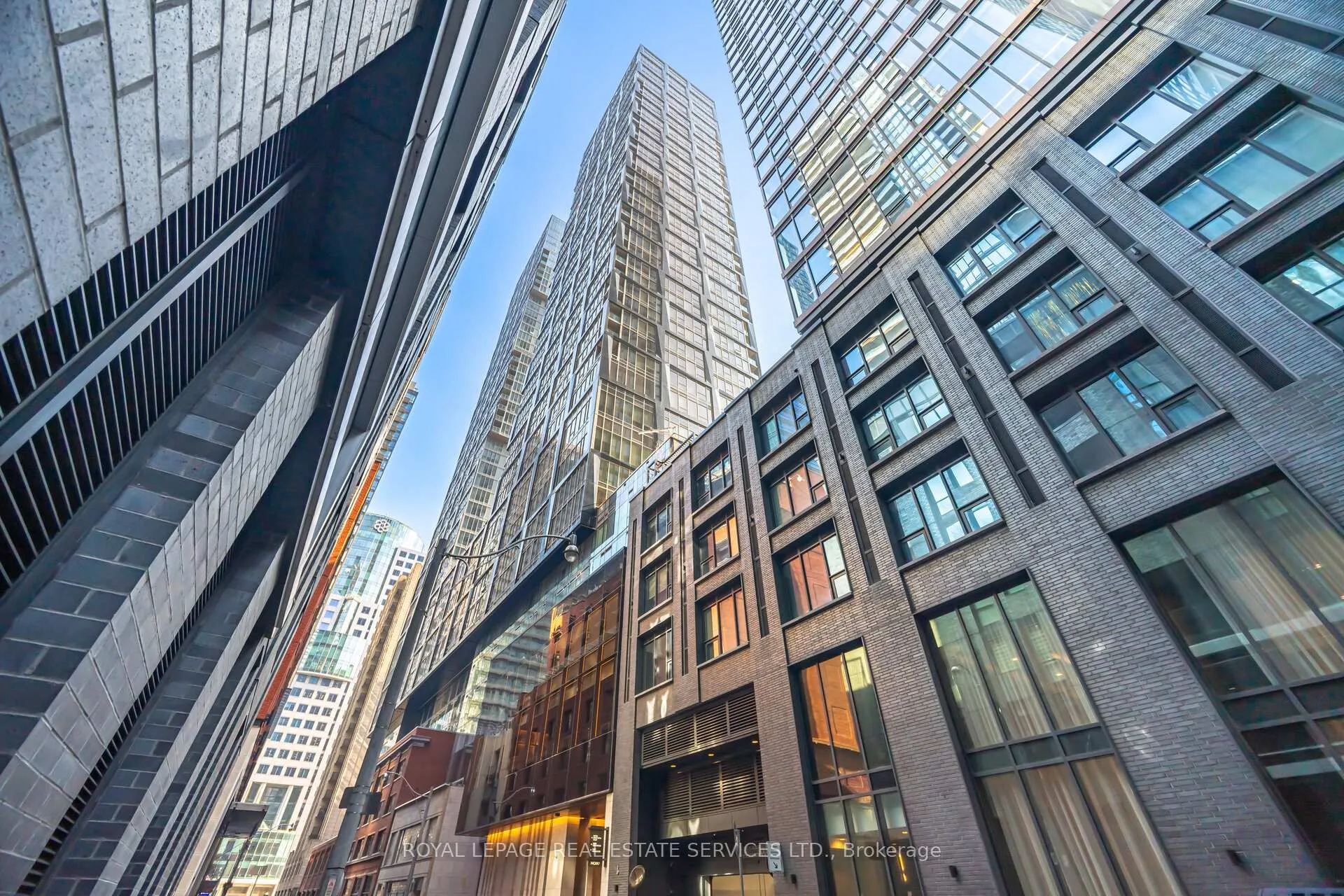 Front of Unit 2316, 35 Mercer Street