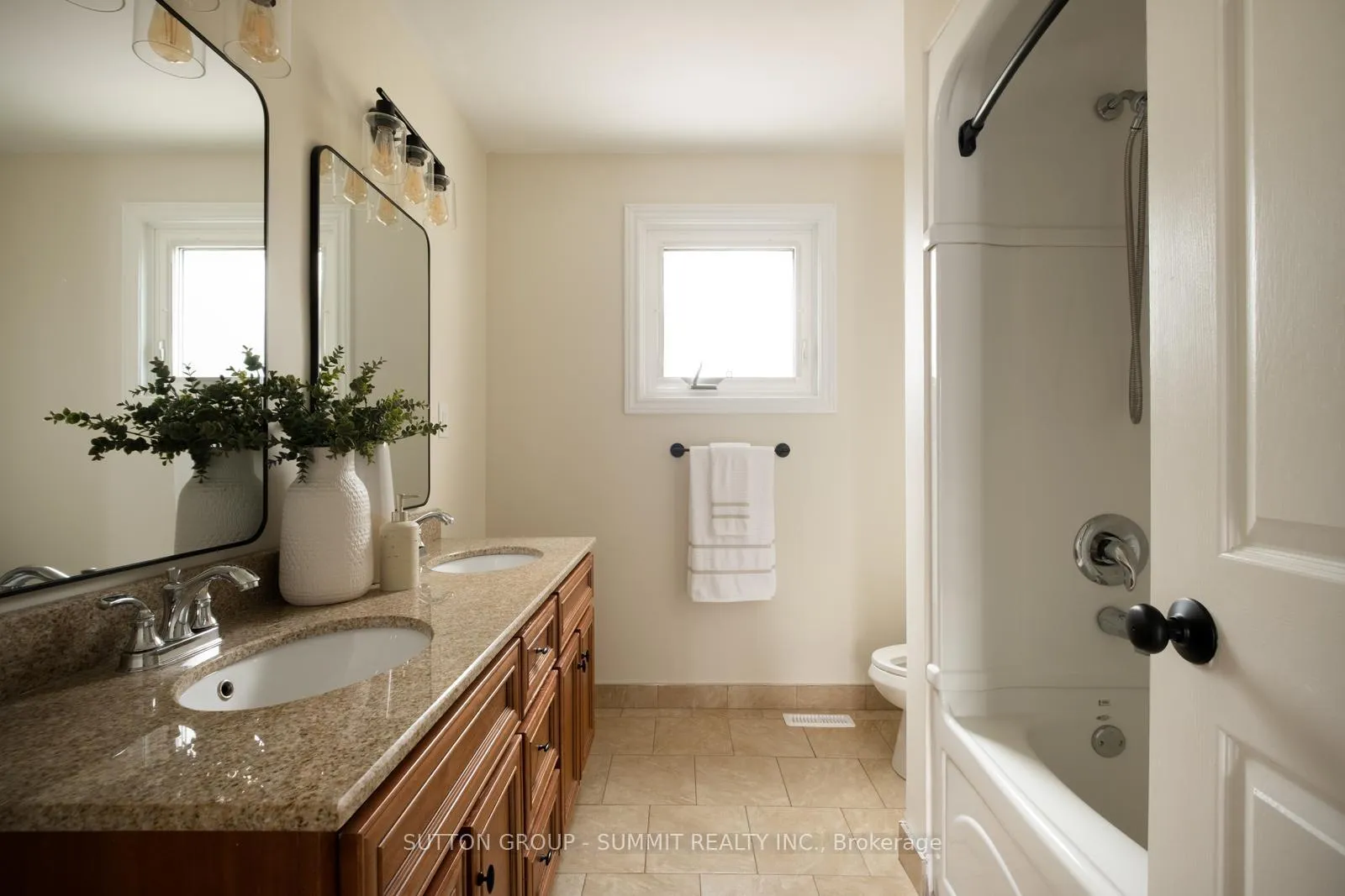 Photo 26 of 27 Millbridge Crescent, Pelham, Fonthill — HOMEH