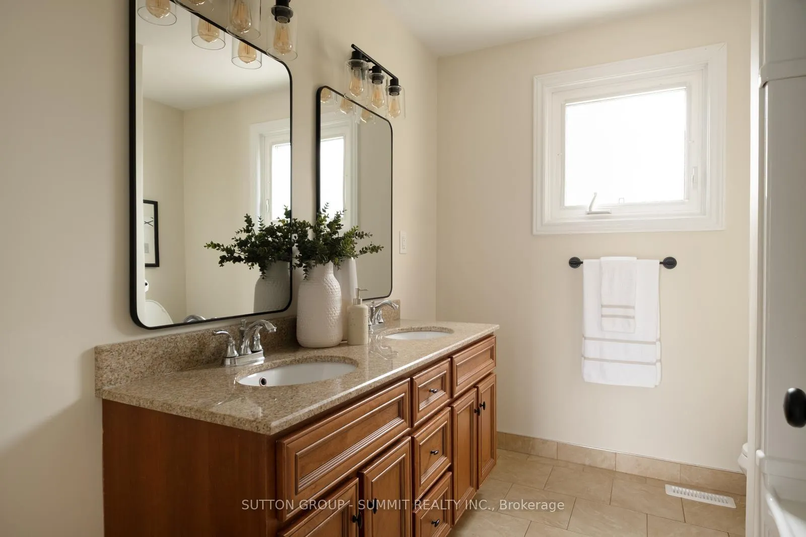 Photo 27 of 27 Millbridge Crescent, Pelham, Fonthill — HOMEH