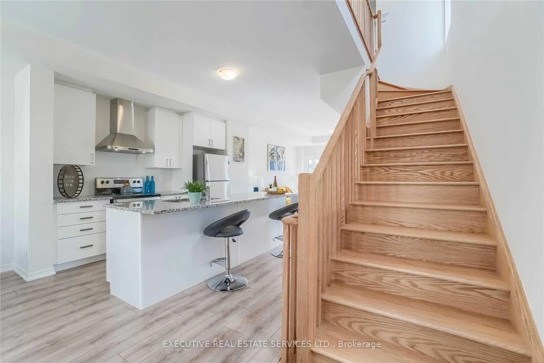 Photo 4 of 245 Royal Northern Path, Oshawa, Windfields — HOMEH
