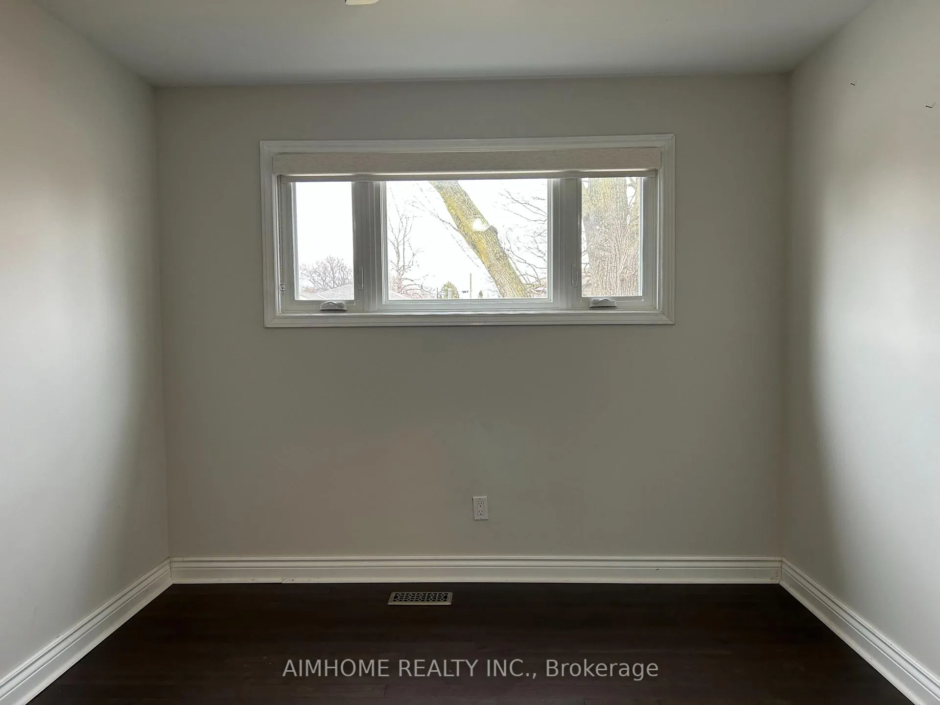 Photo 15 of 2415 Edith Avenue, Burlington, Roseland — HOMEH