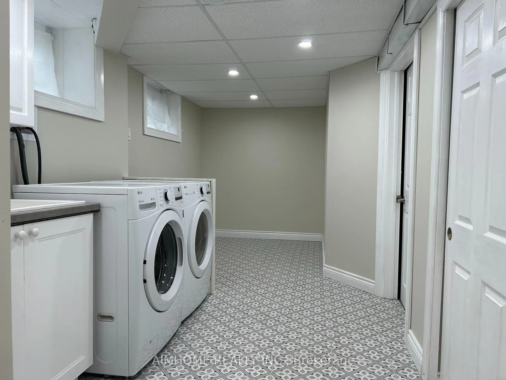Photo 21 of 2415 Edith Avenue, Burlington, Roseland — HOMEH
