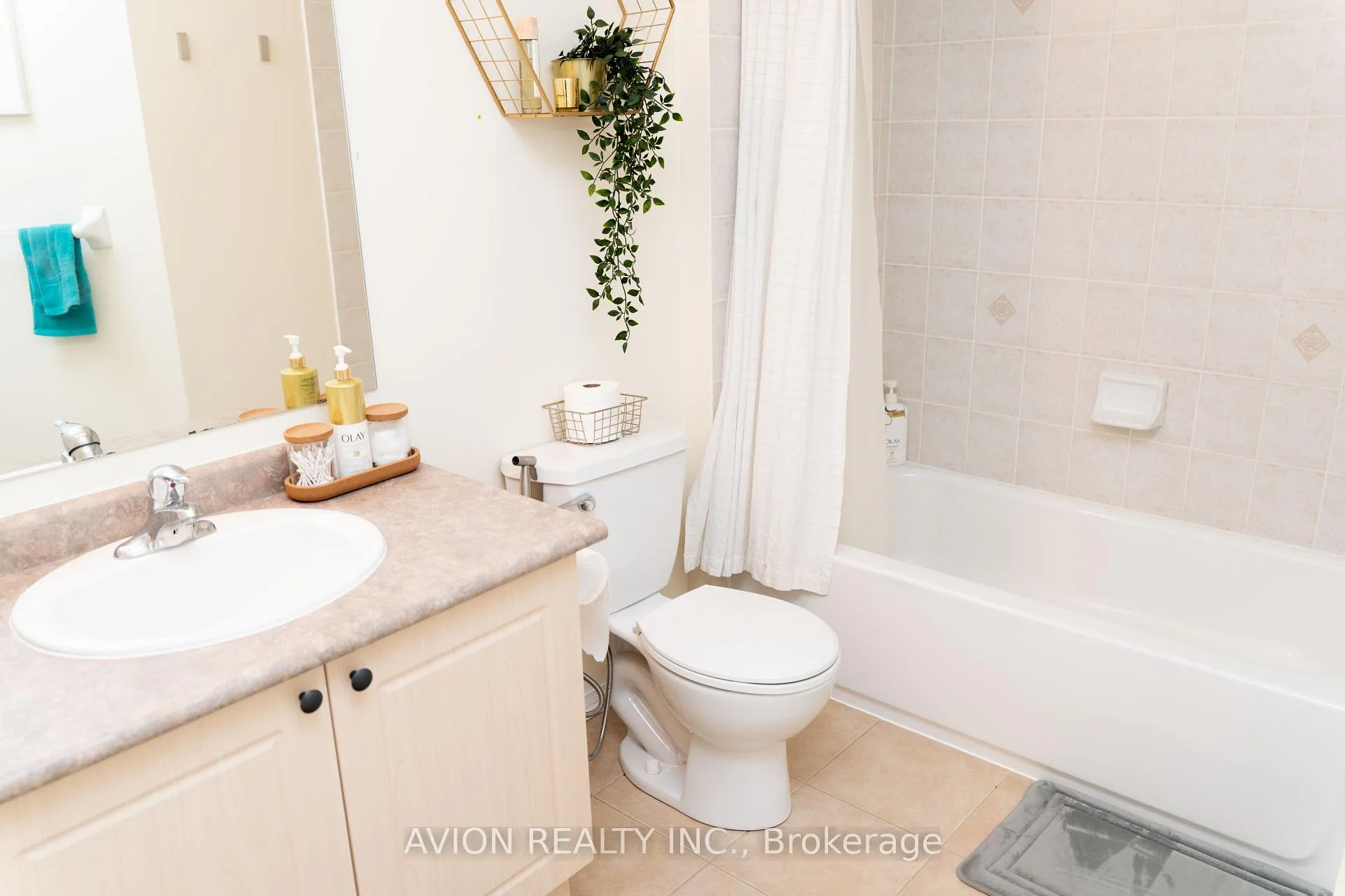 Photo 10 of 22 Marriner Crescent, Ajax, Northeast Ajax — HOMEH
