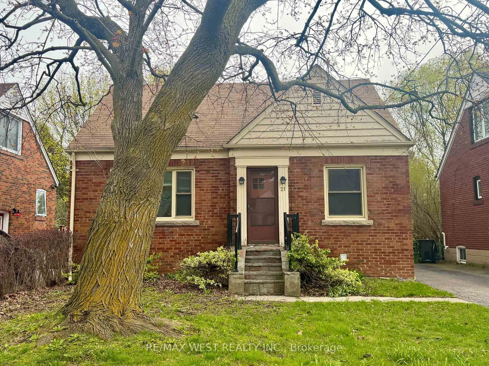 Front of 21 Plaxton Drive