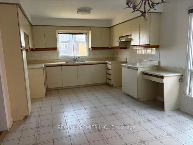 Photo 2 of 23 Jackman Crescent, Vaughan, West Woodbridge — HOMEH
