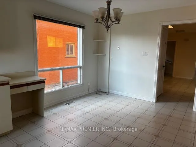 Photo 3 of 23 Jackman Crescent, Vaughan, West Woodbridge — HOMEH