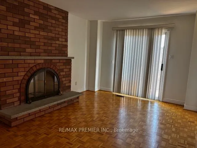 Photo 4 of 23 Jackman Crescent, Vaughan, West Woodbridge — HOMEH