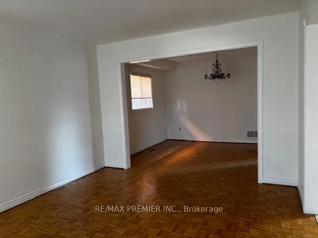 Photo 5 of 23 Jackman Crescent, Vaughan, West Woodbridge — HOMEH