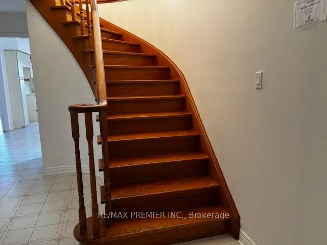 Photo 8 of 23 Jackman Crescent, Vaughan, West Woodbridge — HOMEH