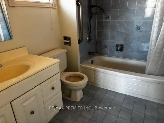 Photo 10 of 23 Jackman Crescent, Vaughan, West Woodbridge — HOMEH