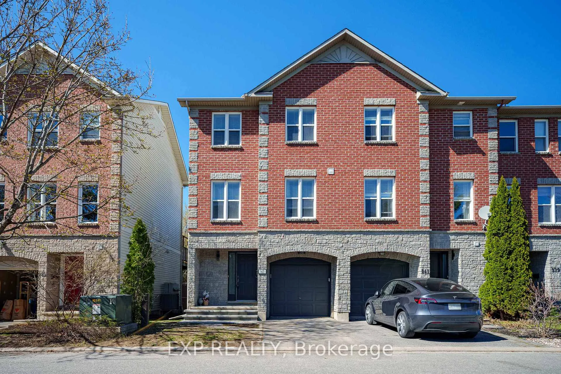 Photo 1 of 143 Arcola Private, Ottawa, Overbrook/Castle Heights — HOMEH