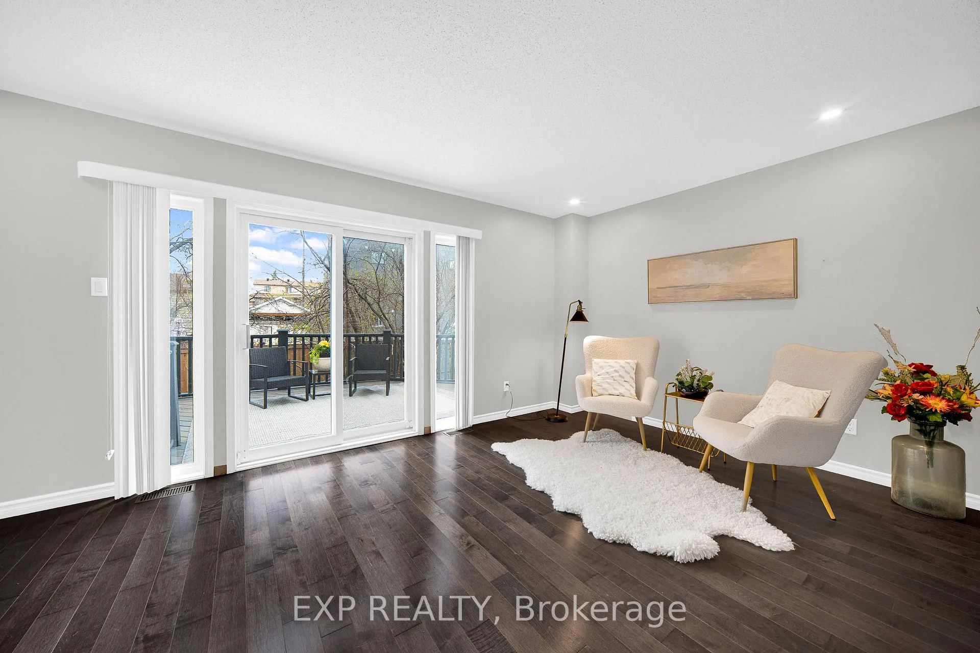 Photo 3 of 143 Arcola Private, Ottawa, Overbrook/Castle Heights — HOMEH