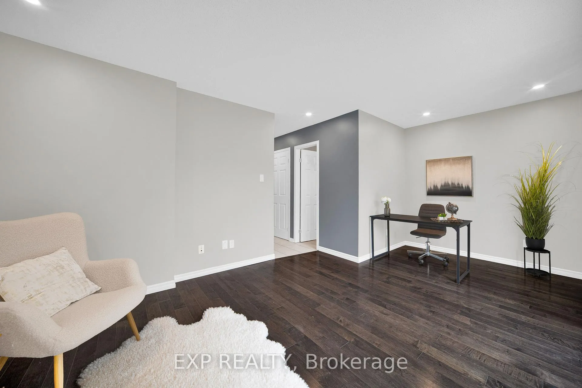 Photo 4 of 143 Arcola Private, Ottawa, Overbrook/Castle Heights — HOMEH