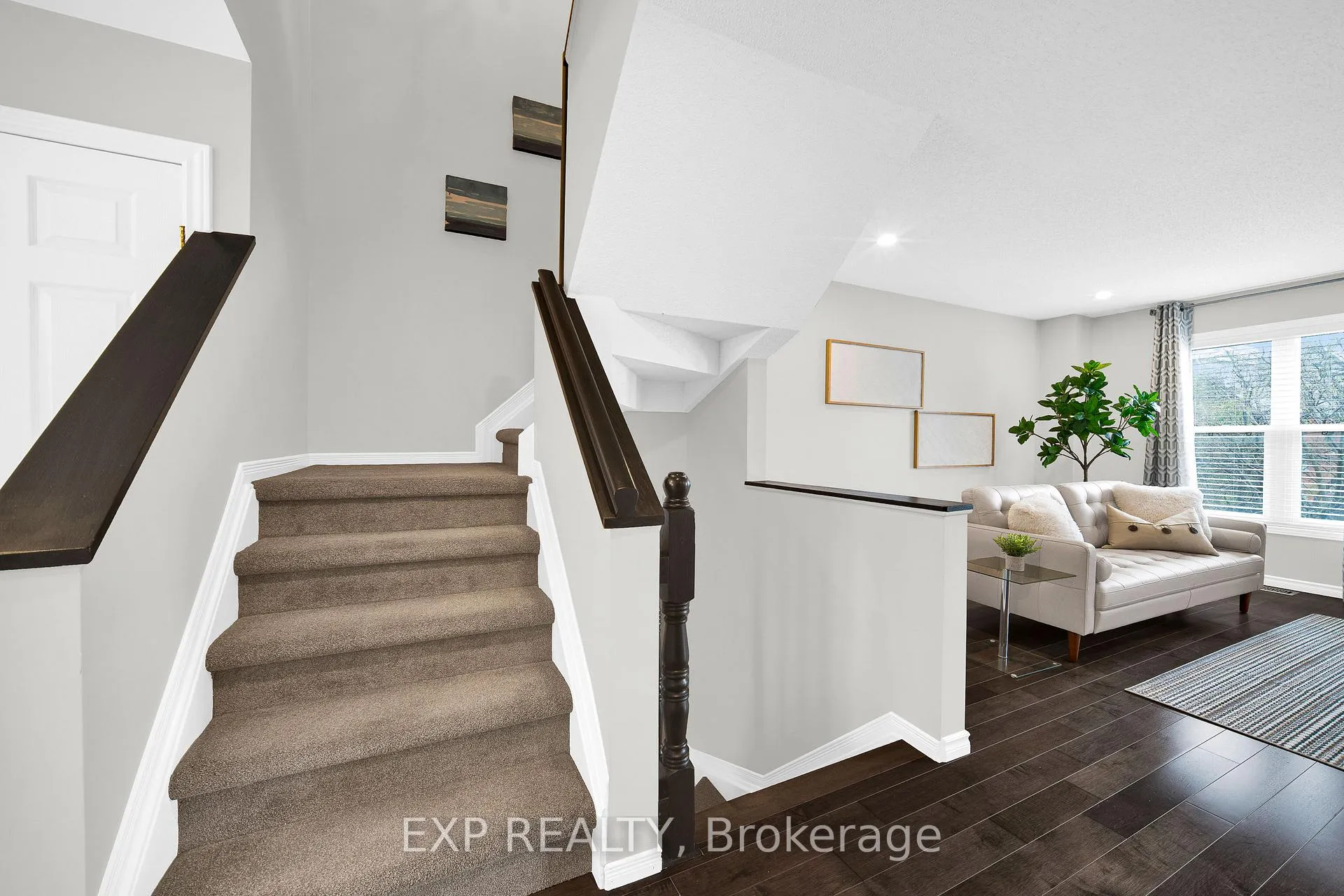 Photo 5 of 143 Arcola Private, Ottawa, Overbrook/Castle Heights — HOMEH