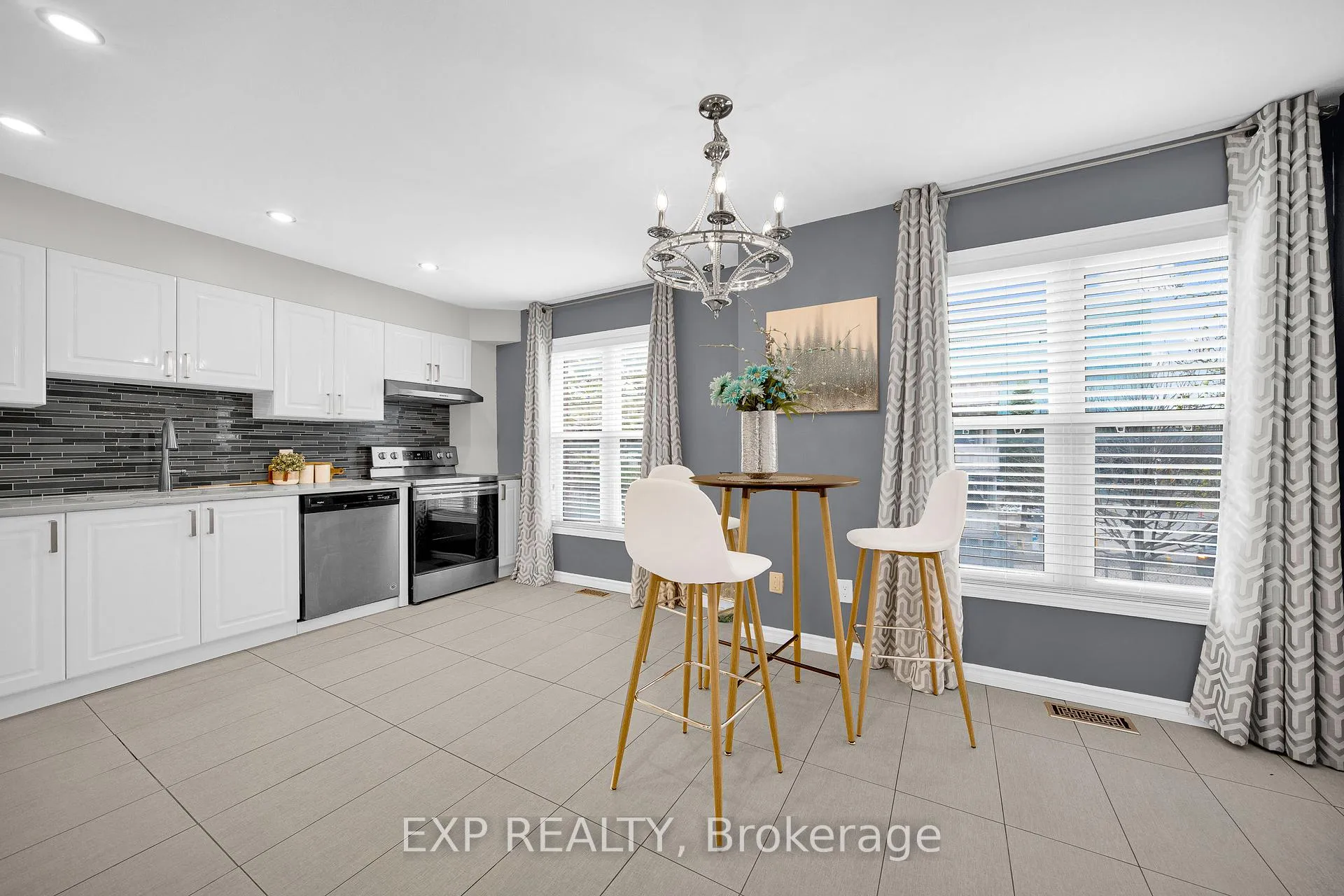 Photo 16 of 143 Arcola Private, Ottawa, Overbrook/Castle Heights — HOMEH