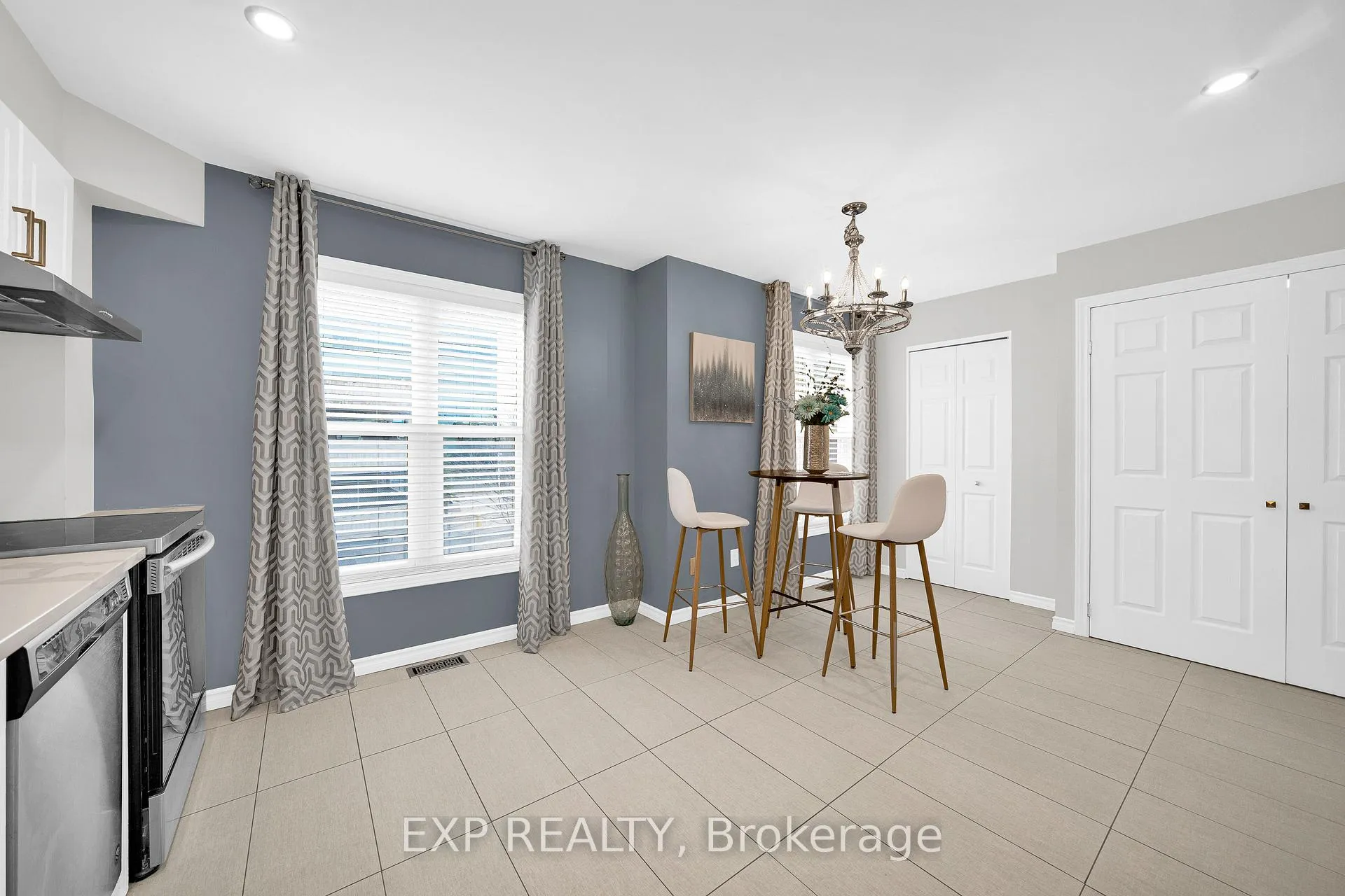 Photo 17 of 143 Arcola Private, Ottawa, Overbrook/Castle Heights — HOMEH