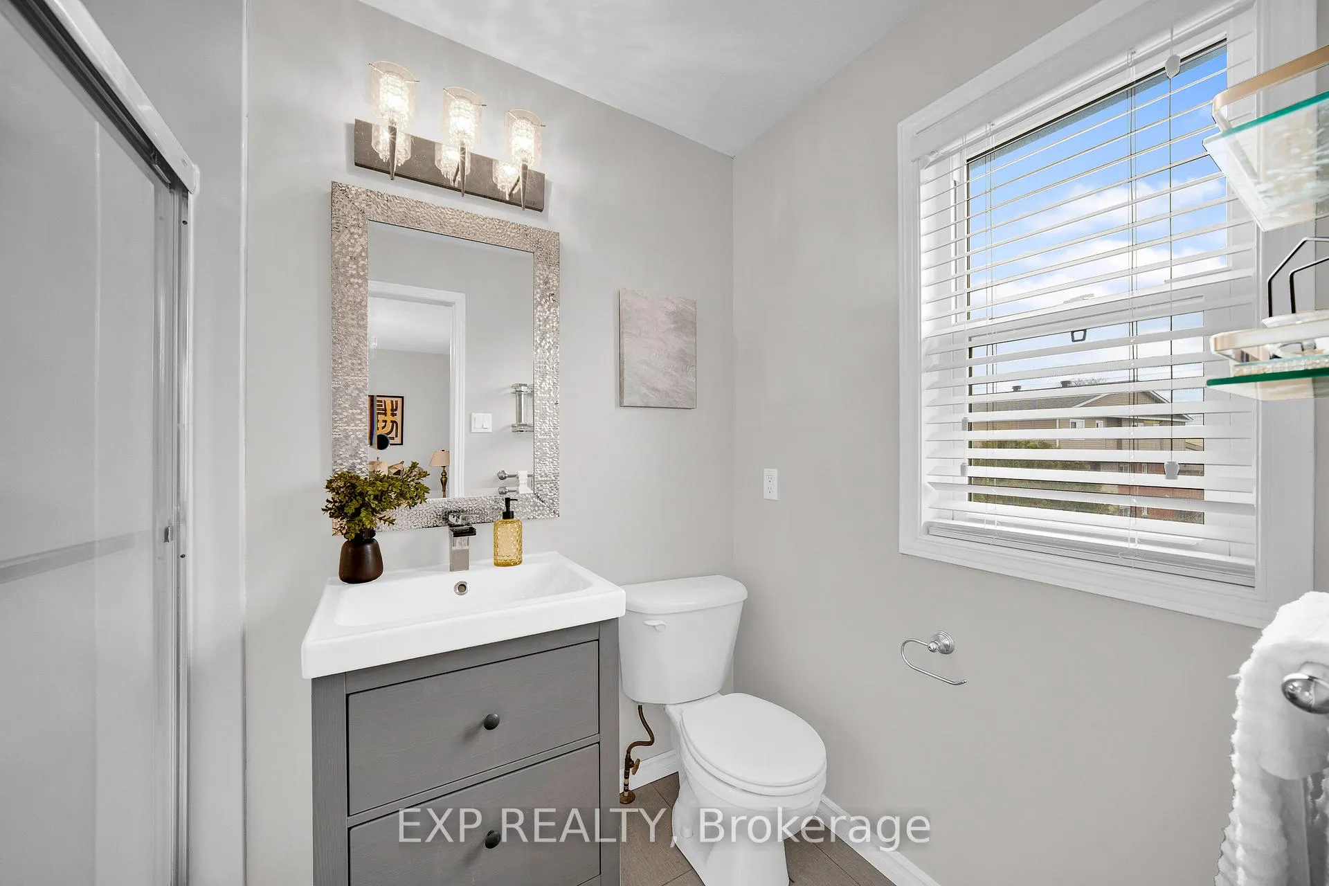 Photo 24 of 143 Arcola Private, Ottawa, Overbrook/Castle Heights — HOMEH