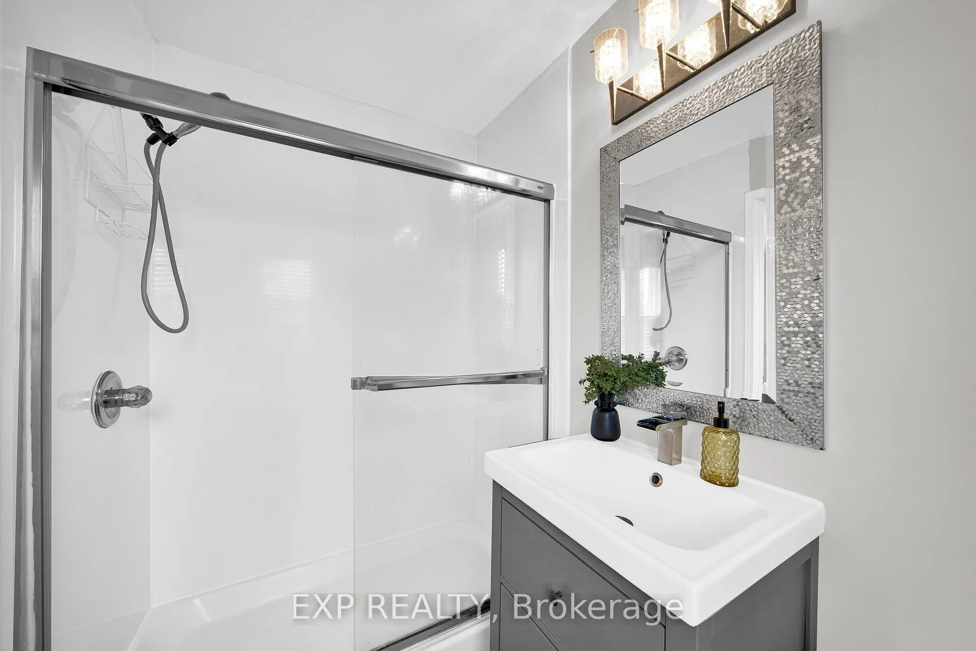 Photo 25 of 143 Arcola Private, Ottawa, Overbrook/Castle Heights — HOMEH