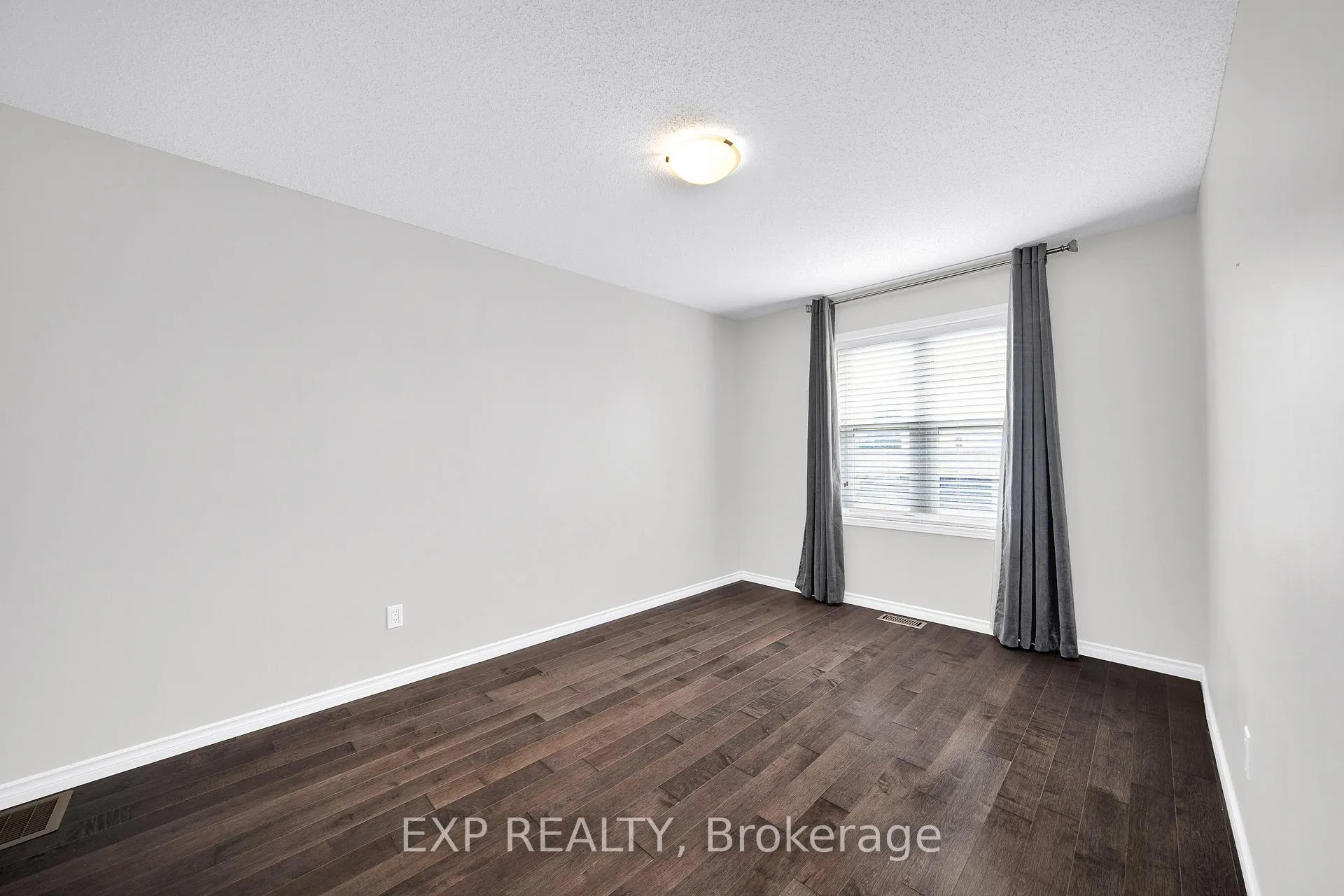 Photo 26 of 143 Arcola Private, Ottawa, Overbrook/Castle Heights — HOMEH