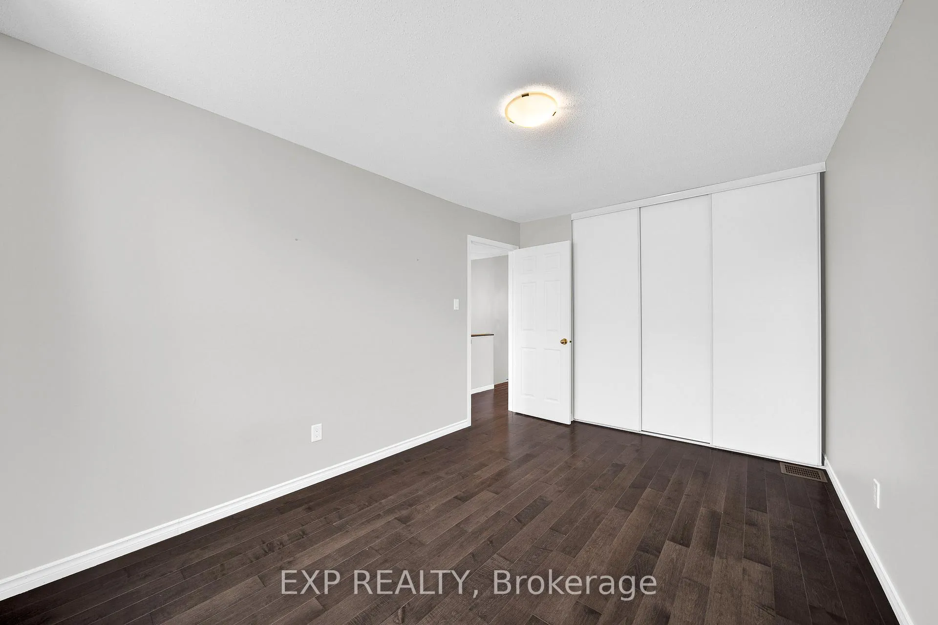 Photo 27 of 143 Arcola Private, Ottawa, Overbrook/Castle Heights — HOMEH