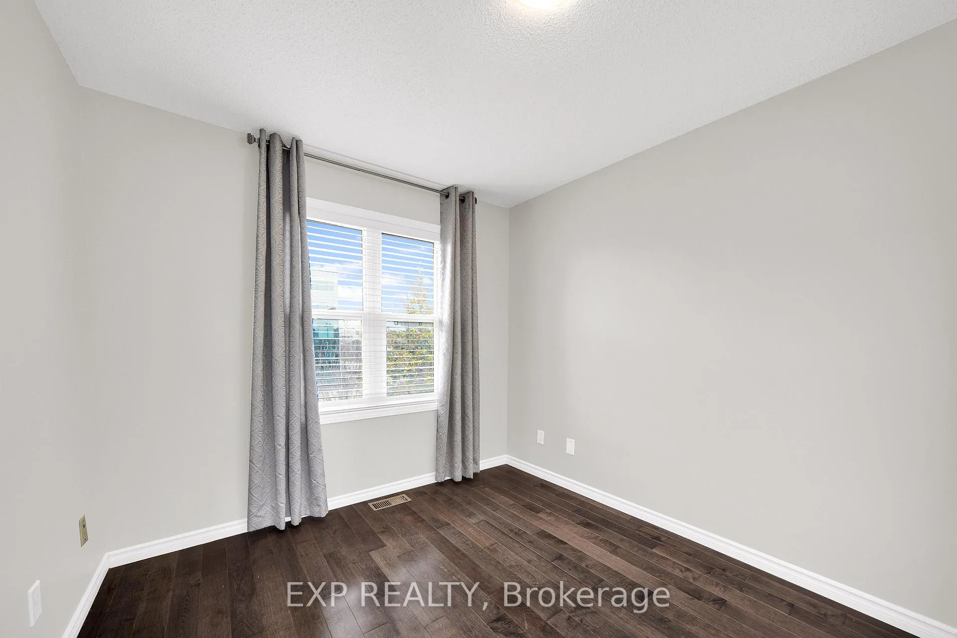 Photo 28 of 143 Arcola Private, Ottawa, Overbrook/Castle Heights — HOMEH