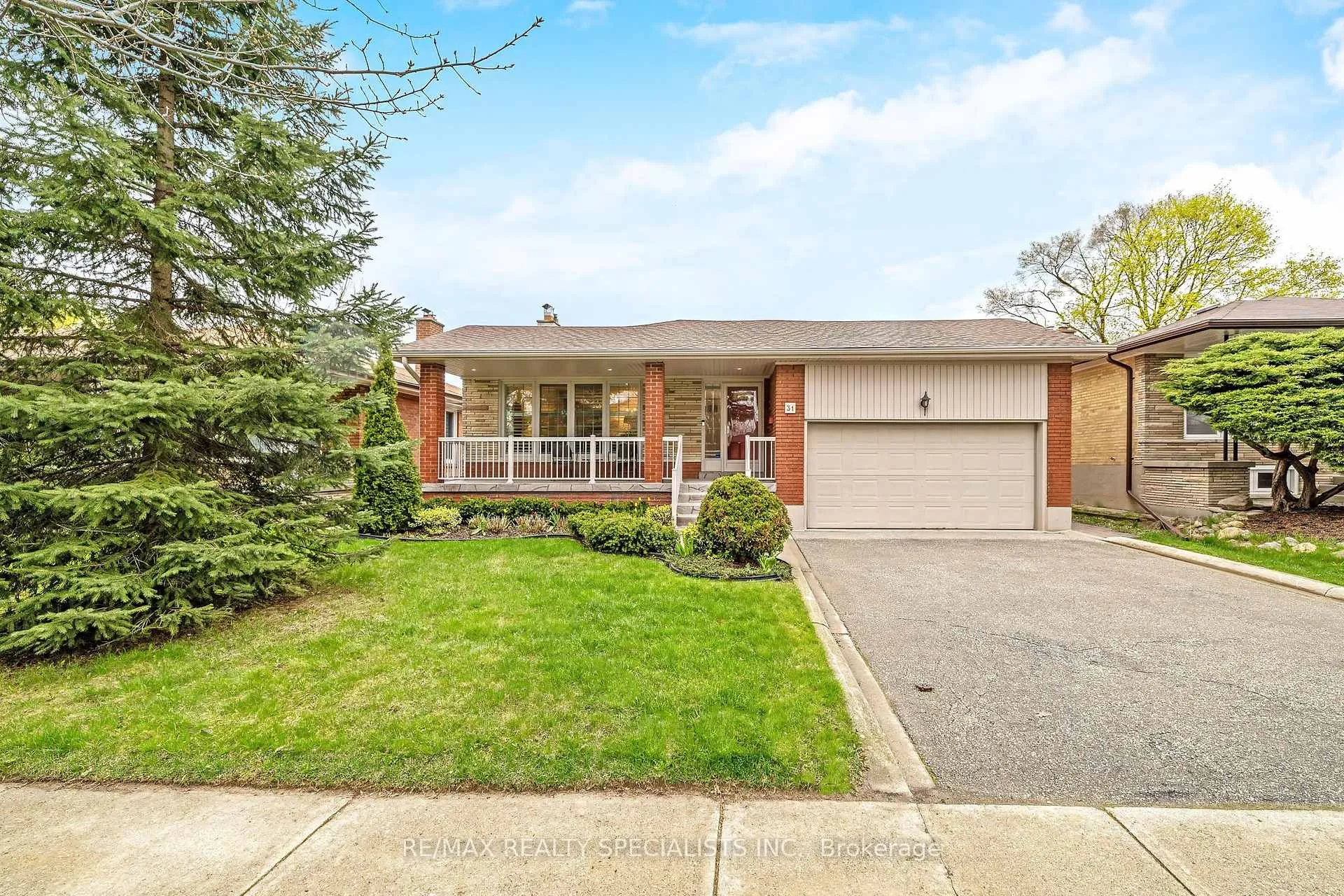 Photo 2 of 31 Woodpark Road, Etobicoke, Willowridge-Martingrove-Richview — HOMEH