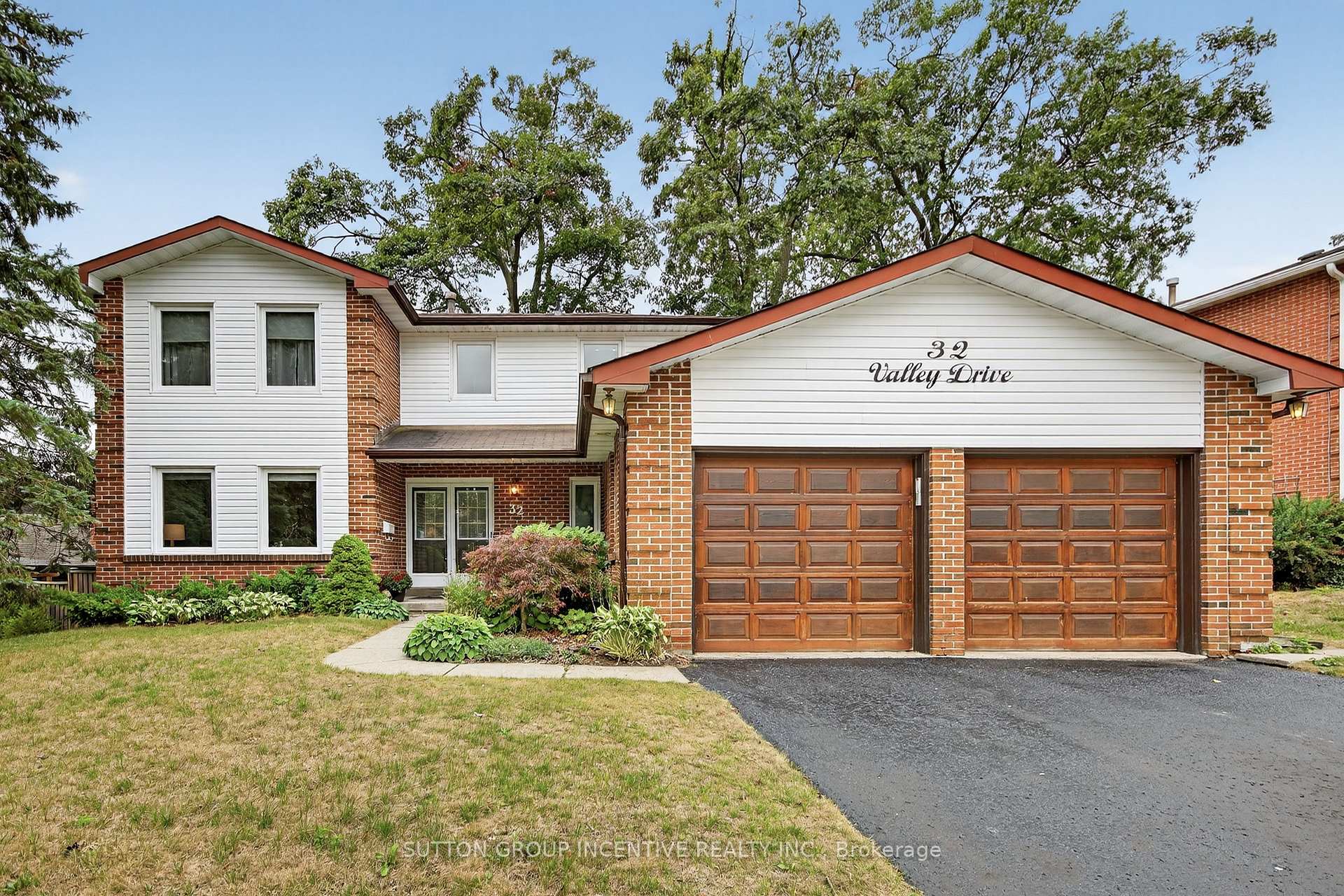 Photo 2 of 32 Valley Drive, Barrie, Sunnidale — HOMEH