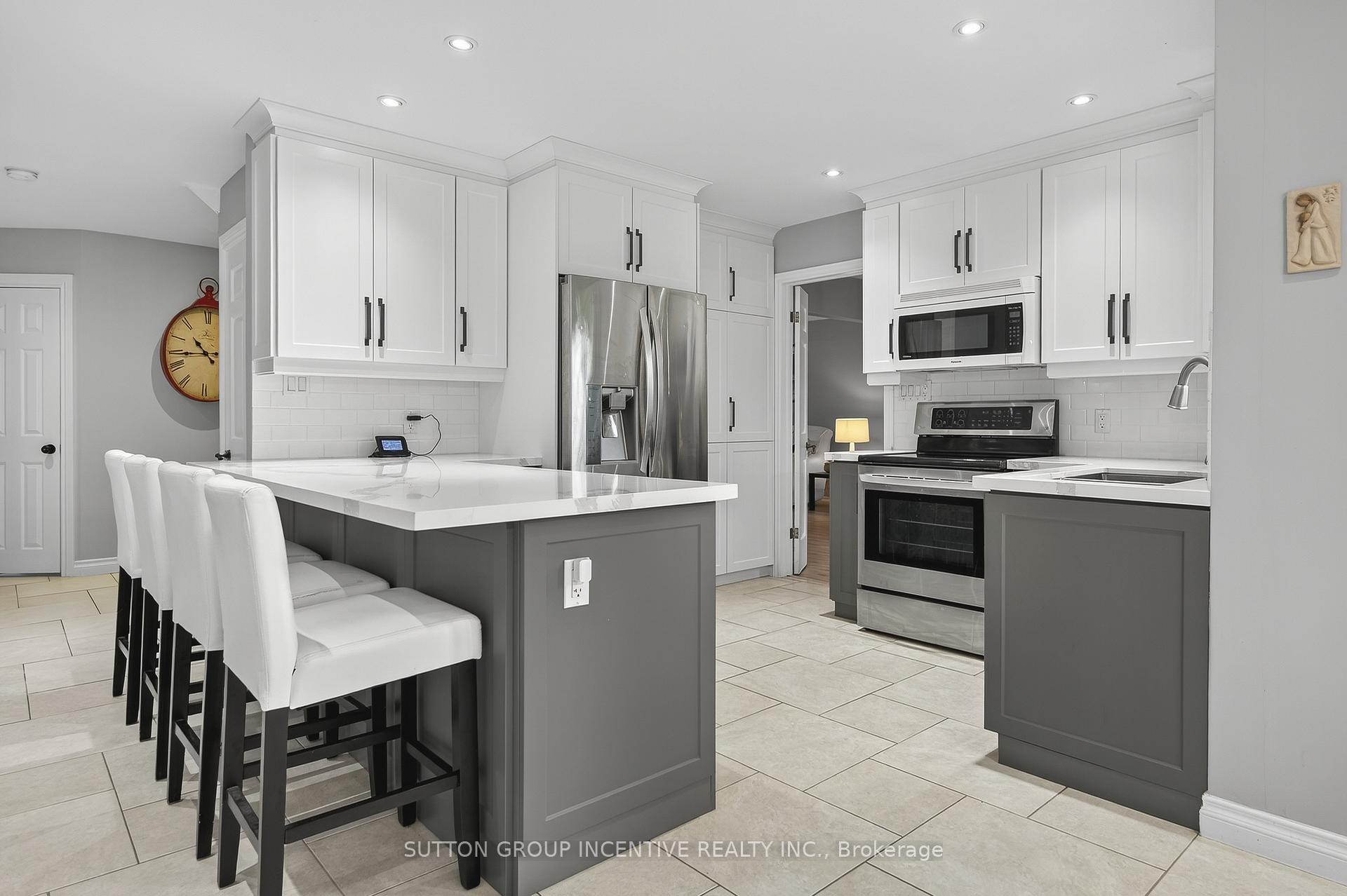 Photo 10 of 32 Valley Drive, Barrie, Sunnidale — HOMEH