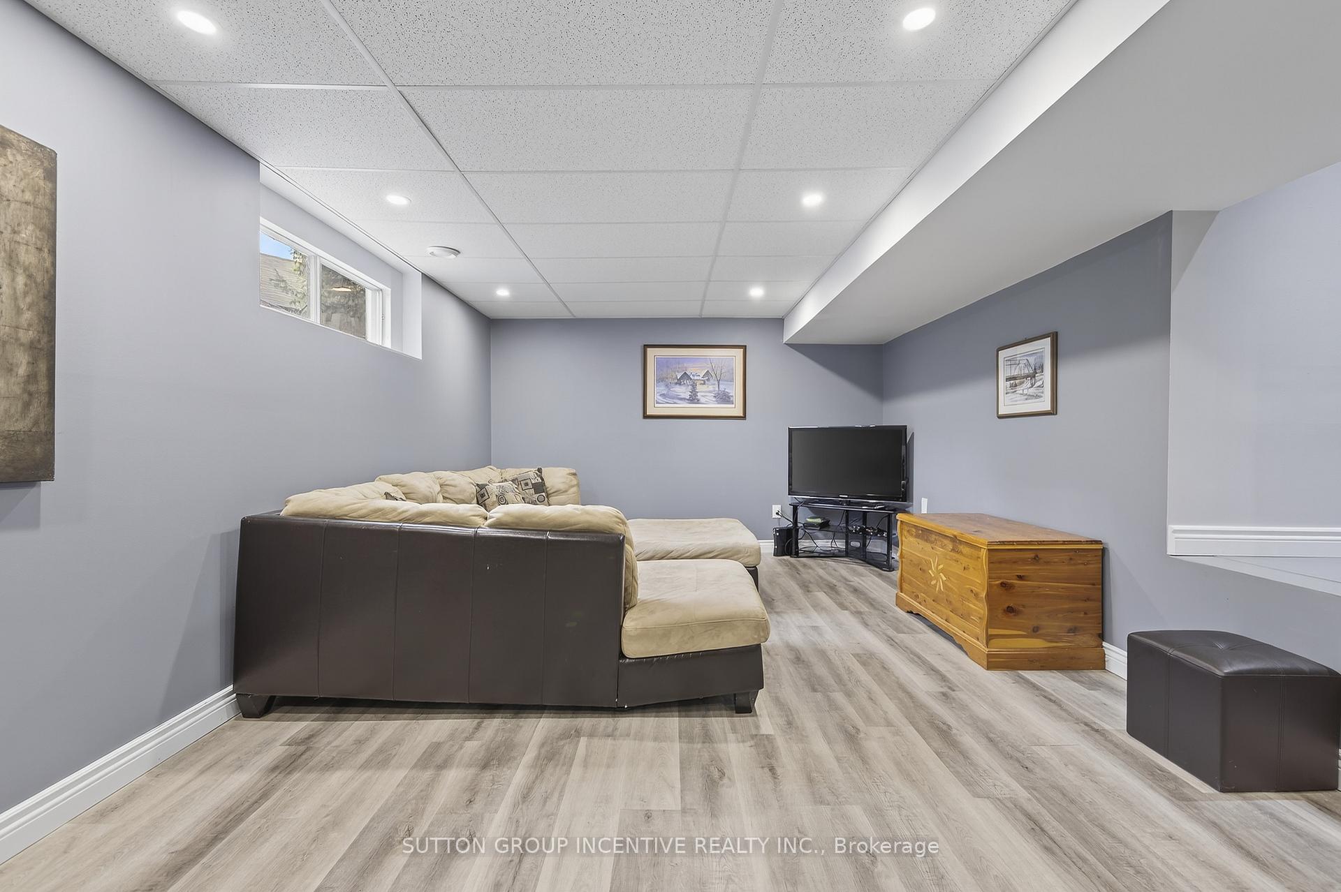 Photo 33 of 32 Valley Drive, Barrie, Sunnidale — HOMEH