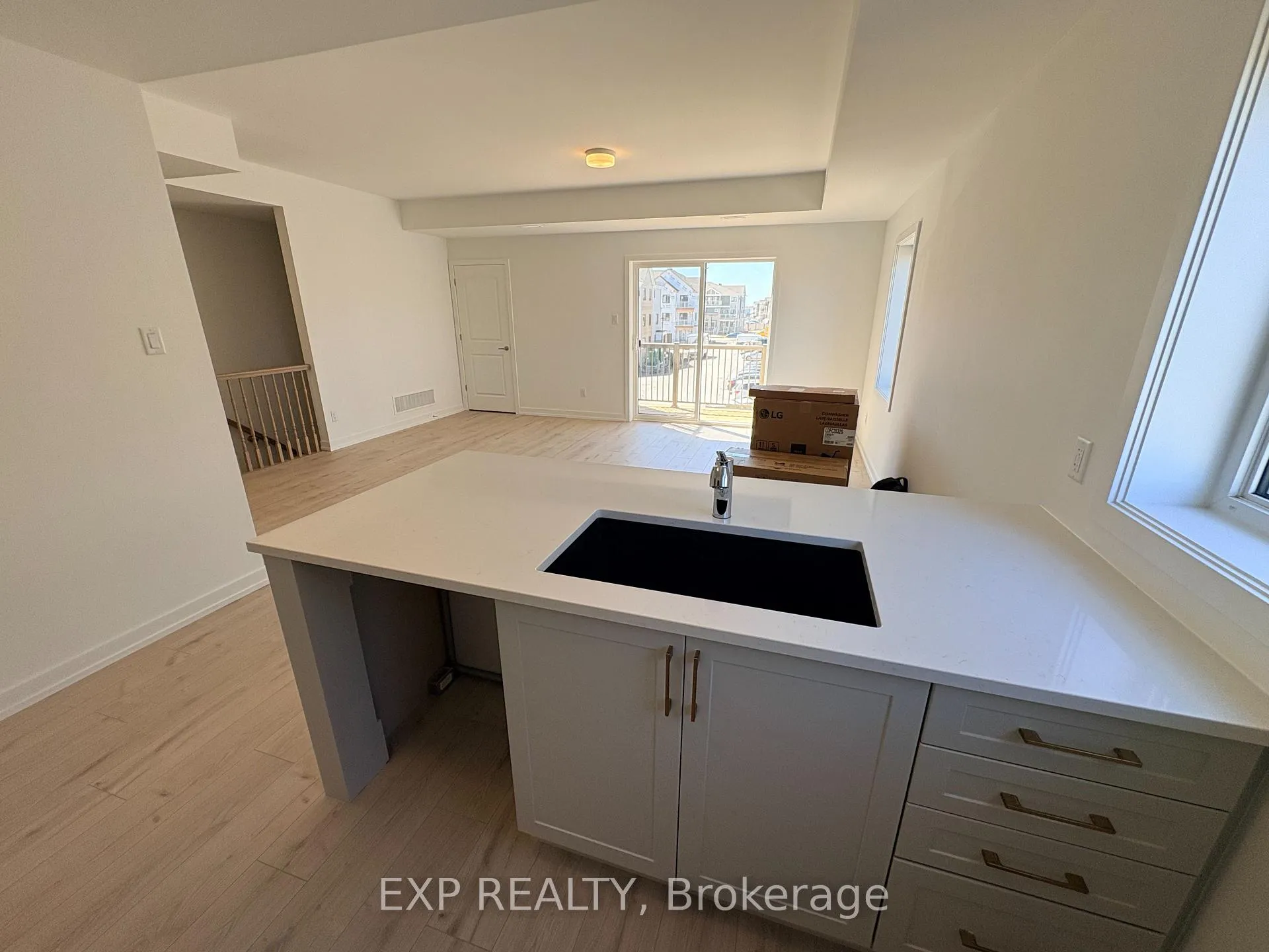 Photo 8 of 567 Celestine Private, Ottawa, Barrhaven - Heritage Park — HOMEH