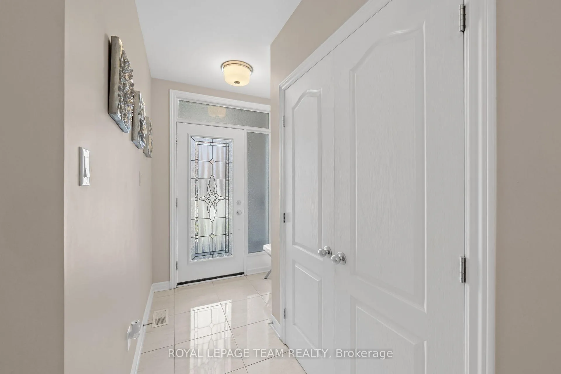 Photo 5 of 334 Warmstone Drive, Ottawa, Stittsville (North) — HOMEH