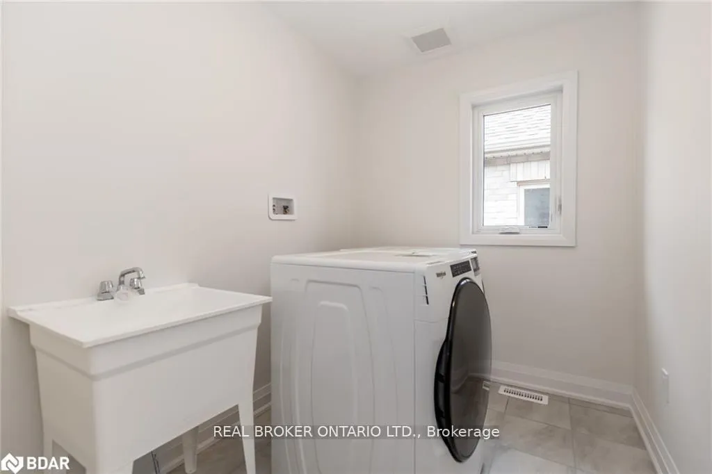 Photo 18 of 11 Sweet Cicely Street, Springwater, Midhurst — HOMEH