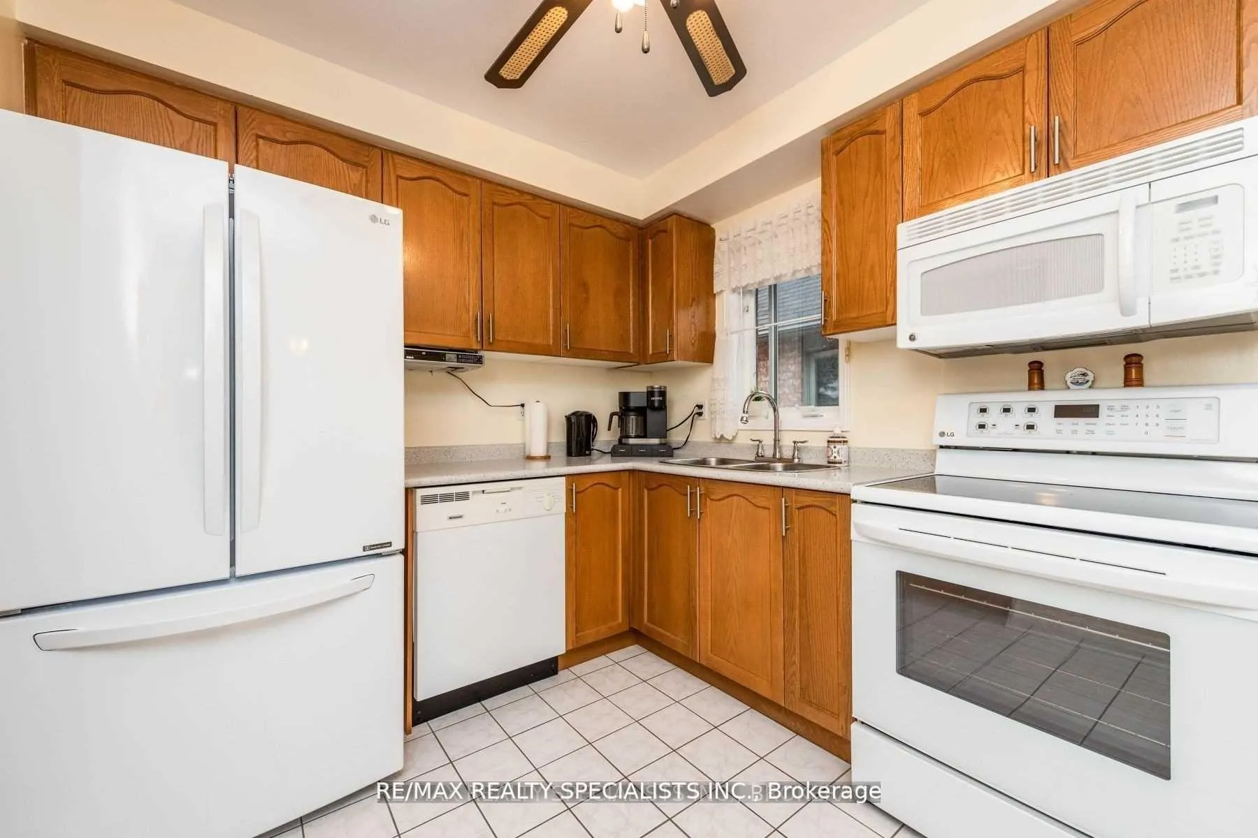 Photo 8 of 14 Arjay Trail, Brampton, Brampton West — HOMEH