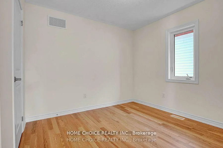 Photo 11 of 143 Terry Fox Drive, Barrie, Rural Barrie Southeast — HOMEH