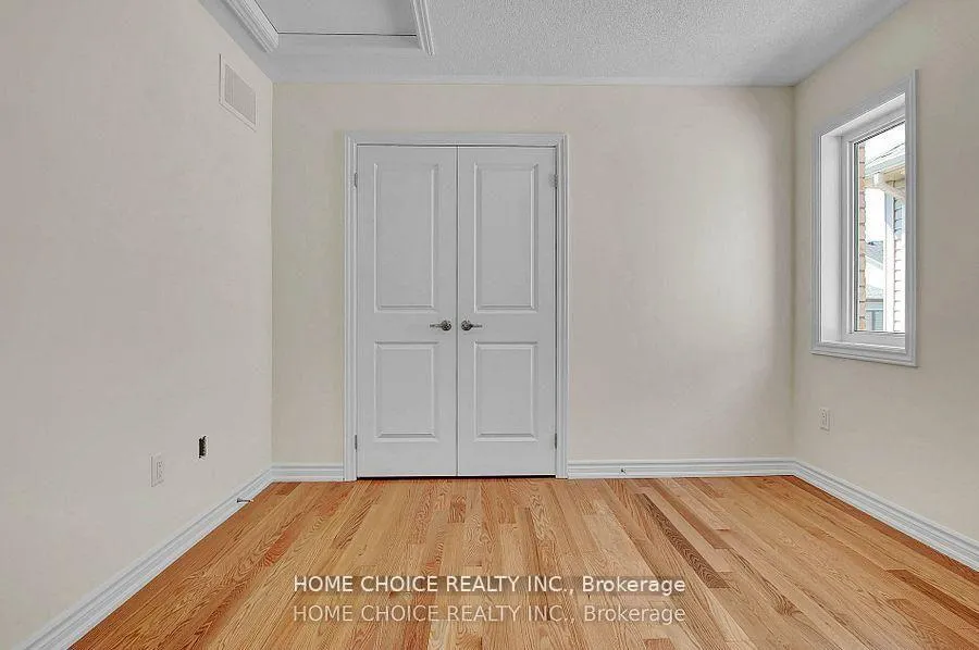 Photo 13 of 143 Terry Fox Drive, Barrie, Rural Barrie Southeast — HOMEH